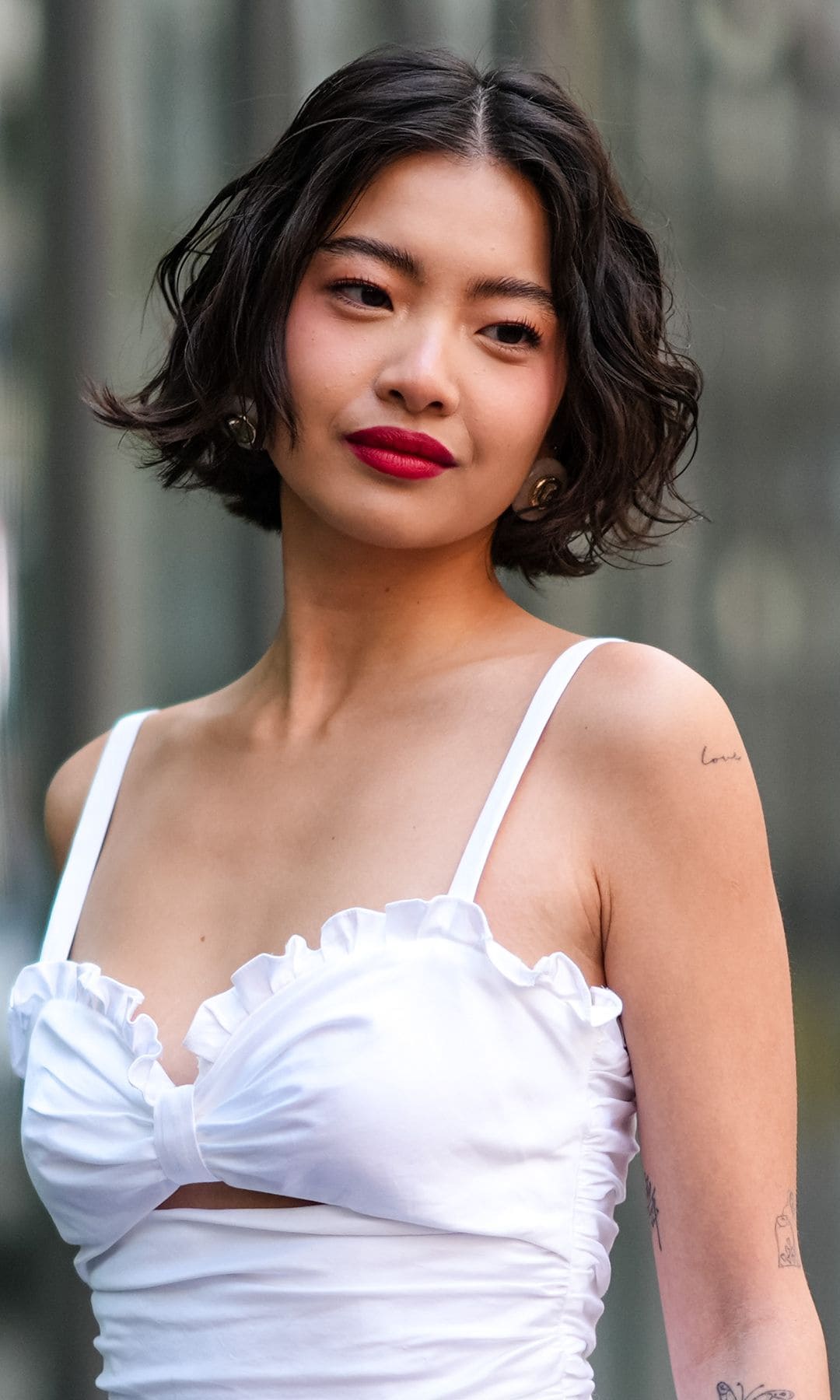  Mujer con pelo corto