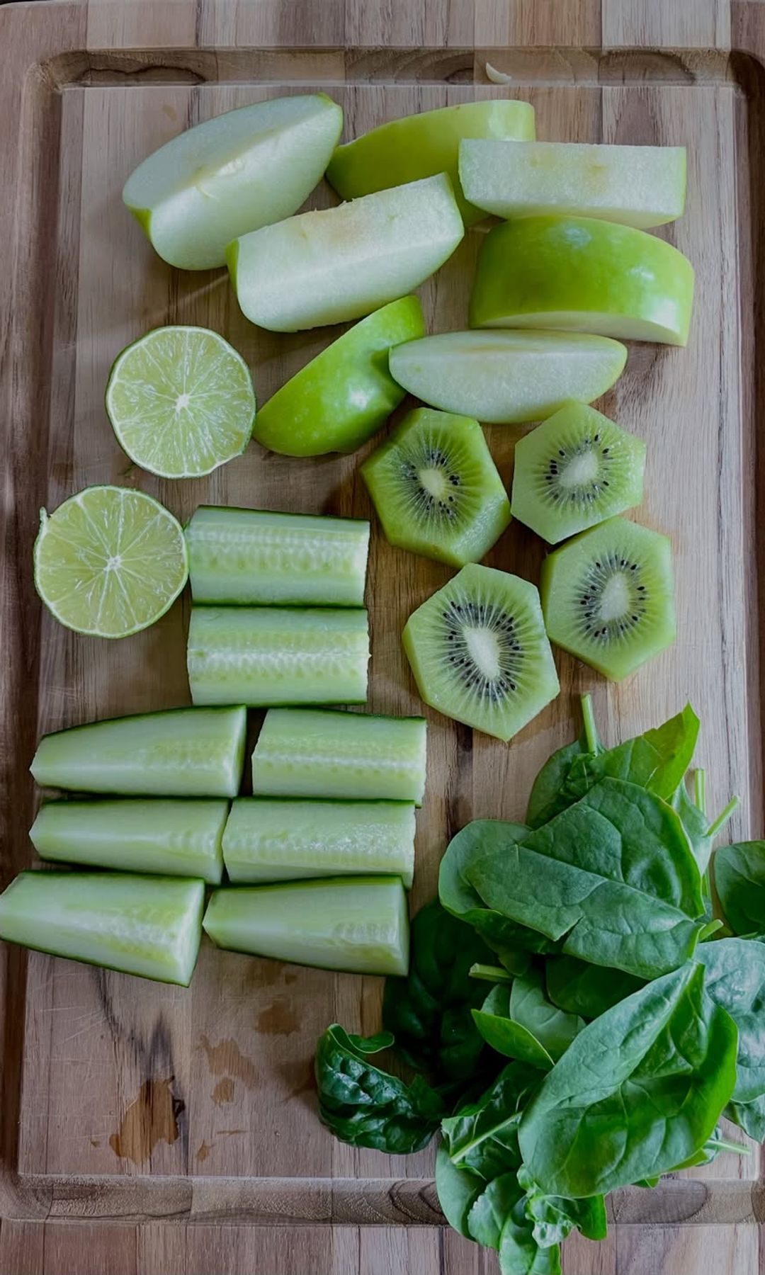 Tabla de cortar con frutas y verduras
