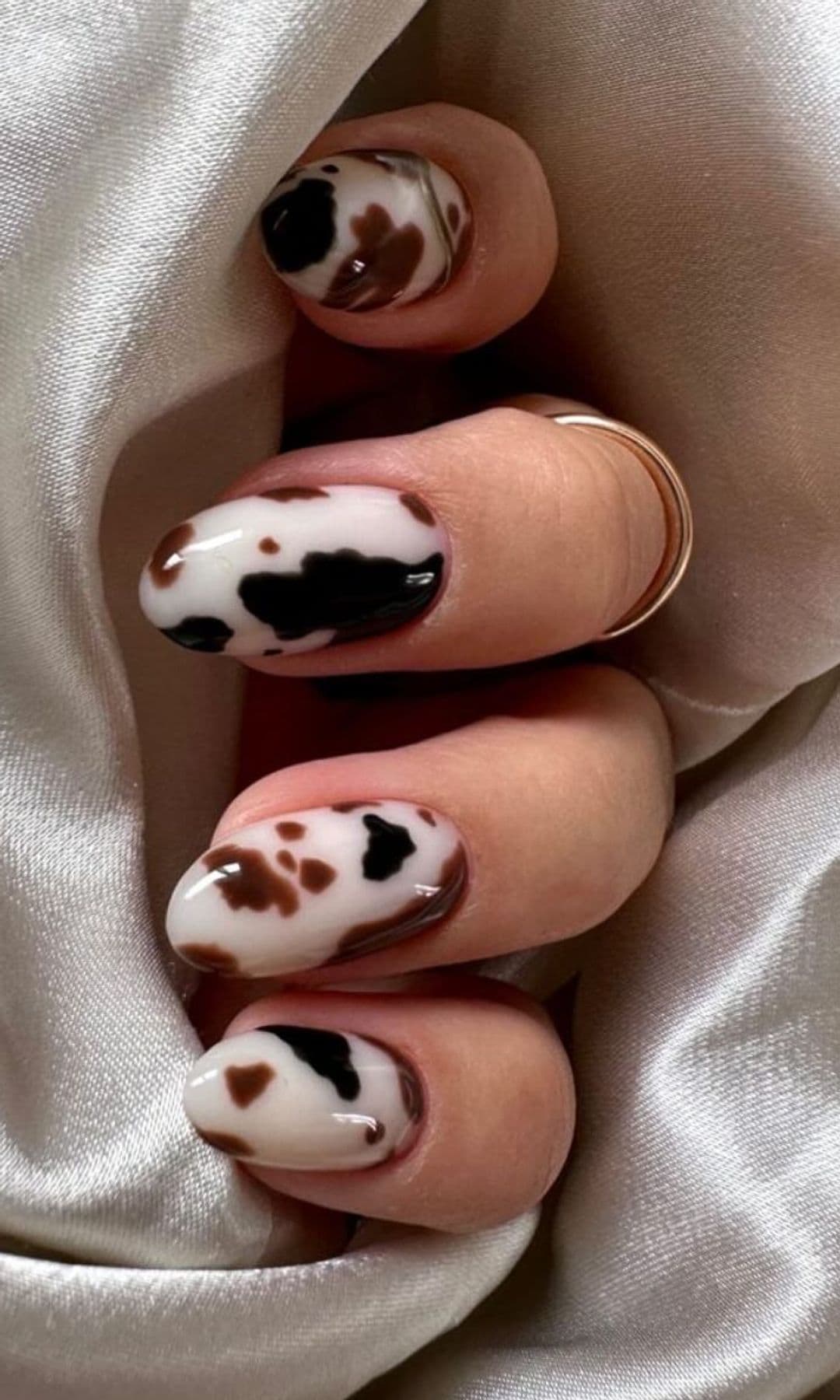 Manicura estampado de vaca