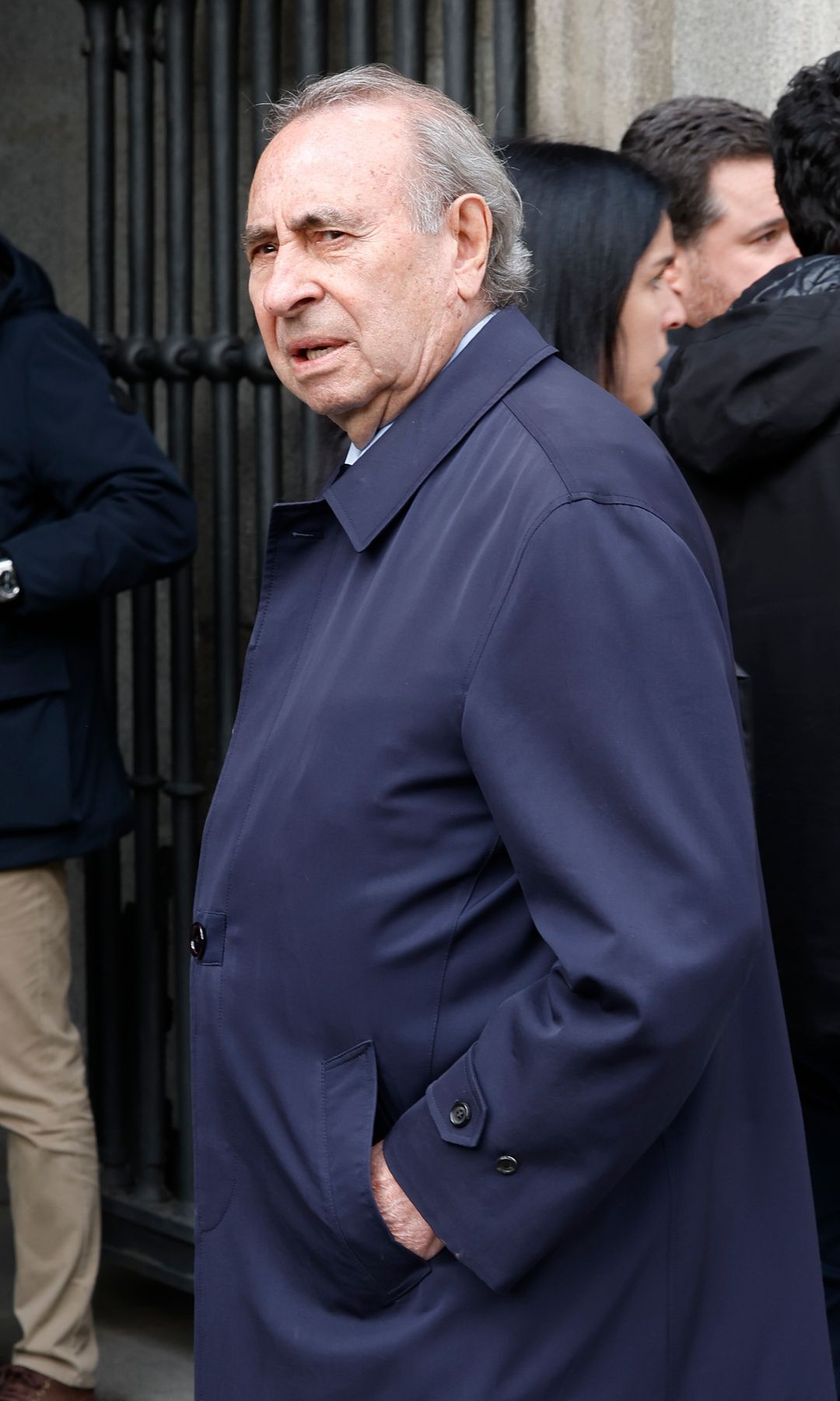 Pedro Trapote en la capilla ardiente de Raúl del Pozo en Madrid. 11 de marzo de 2026