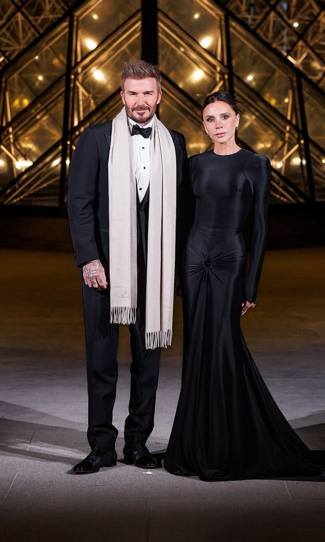 Victoria y David Beckham en el Museo Louvre de París
