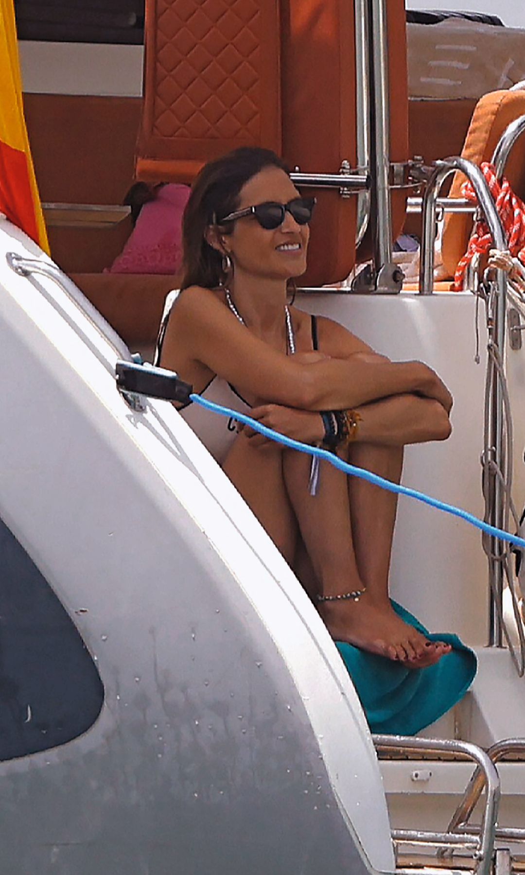 Sara Carbonero recupera la paz en alta mar: familia, amigos y desconexión en su refugio azul