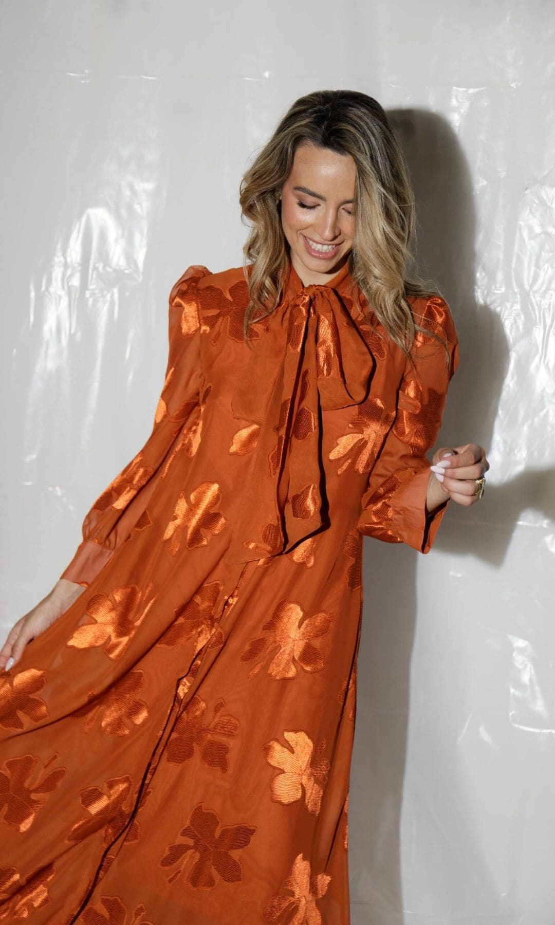 Los 5 vestidos de flores que las editoras de FASHION llevaremos con botas en febrero y más allá 