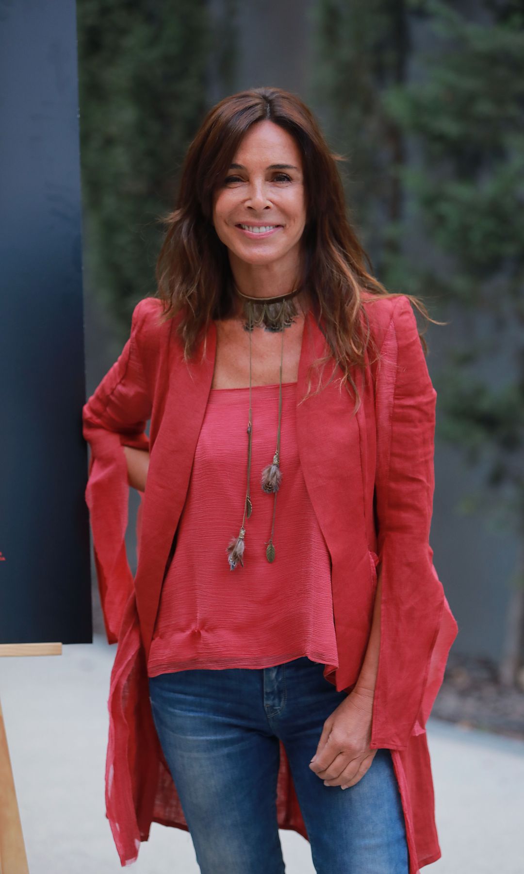 Lydia Bosch posando