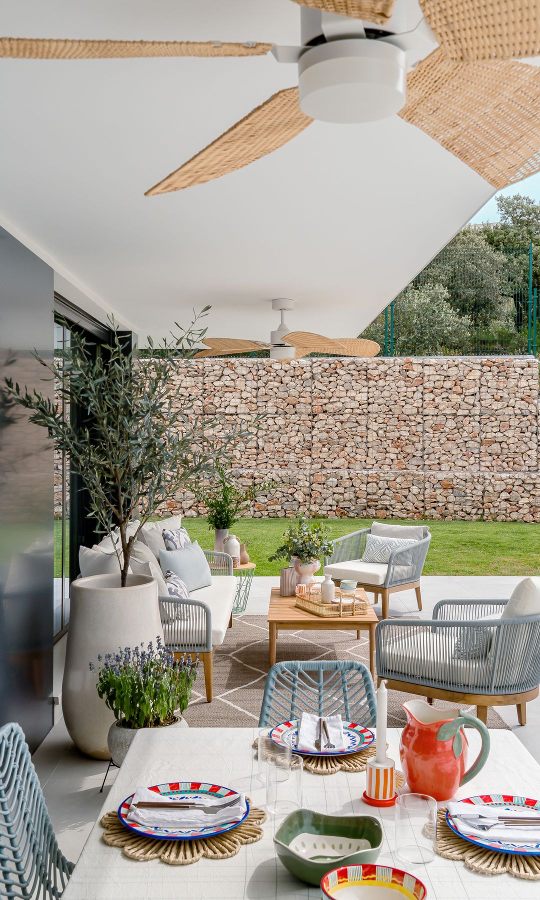Terraza proyectada por Deco & Living