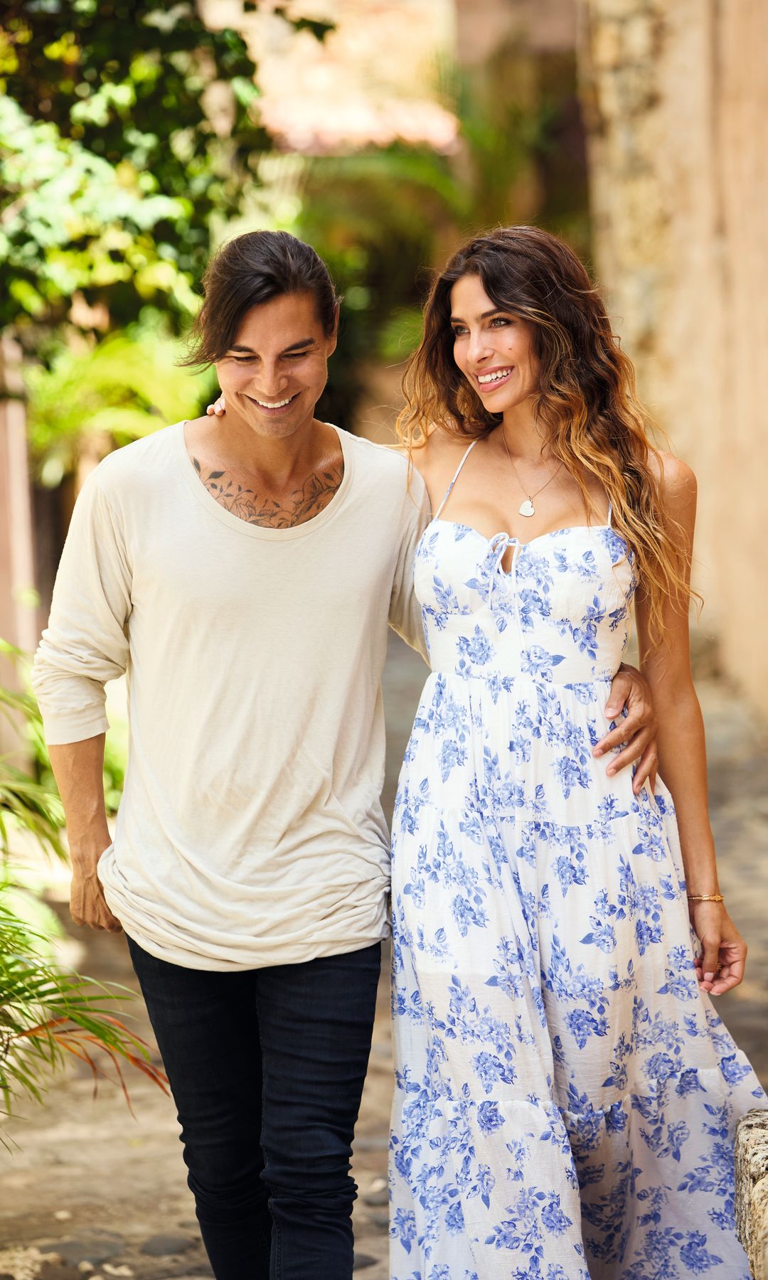 Julio Iglesias Jr. paseando con Ariadna Romero