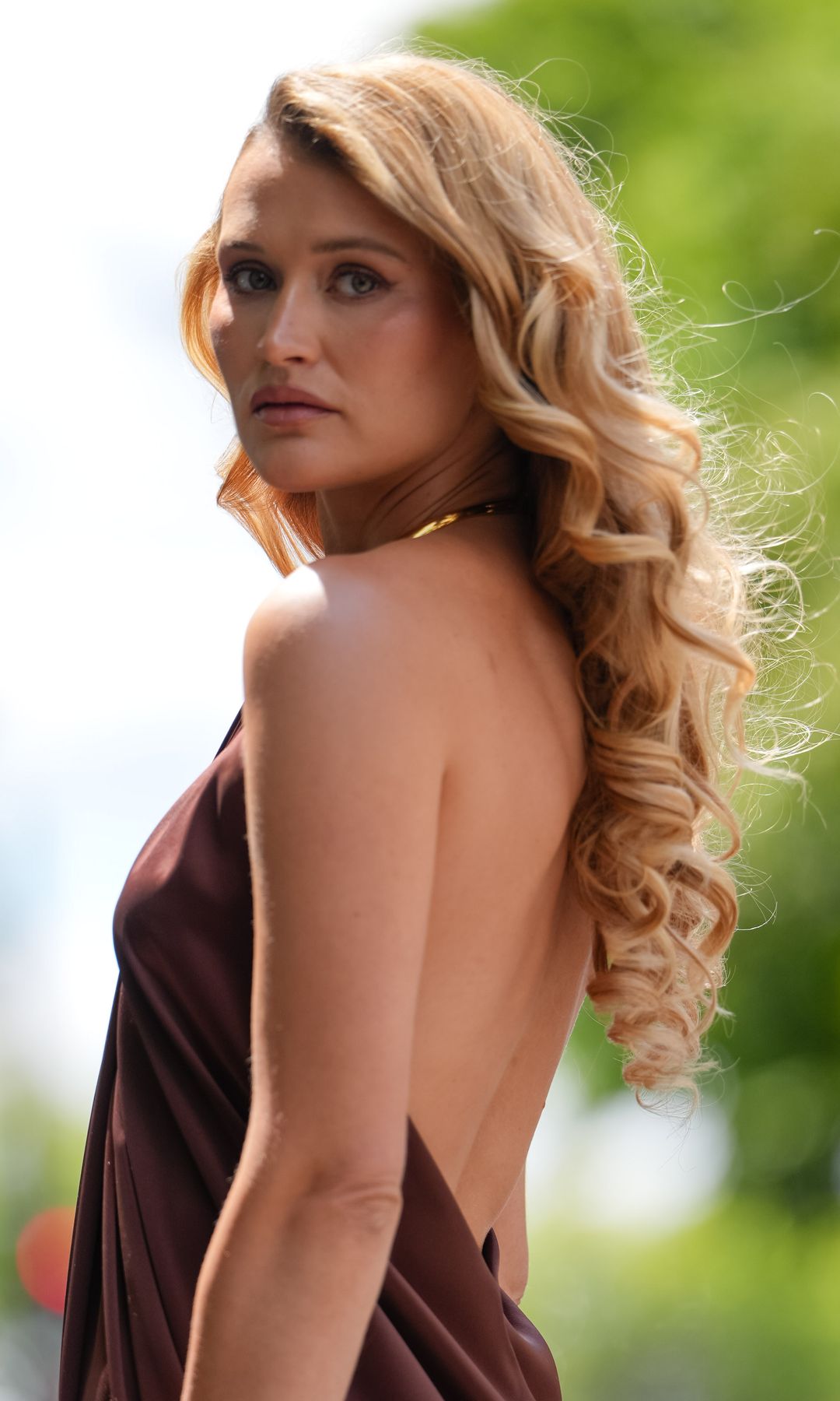 Mujer con cabello ondulado 