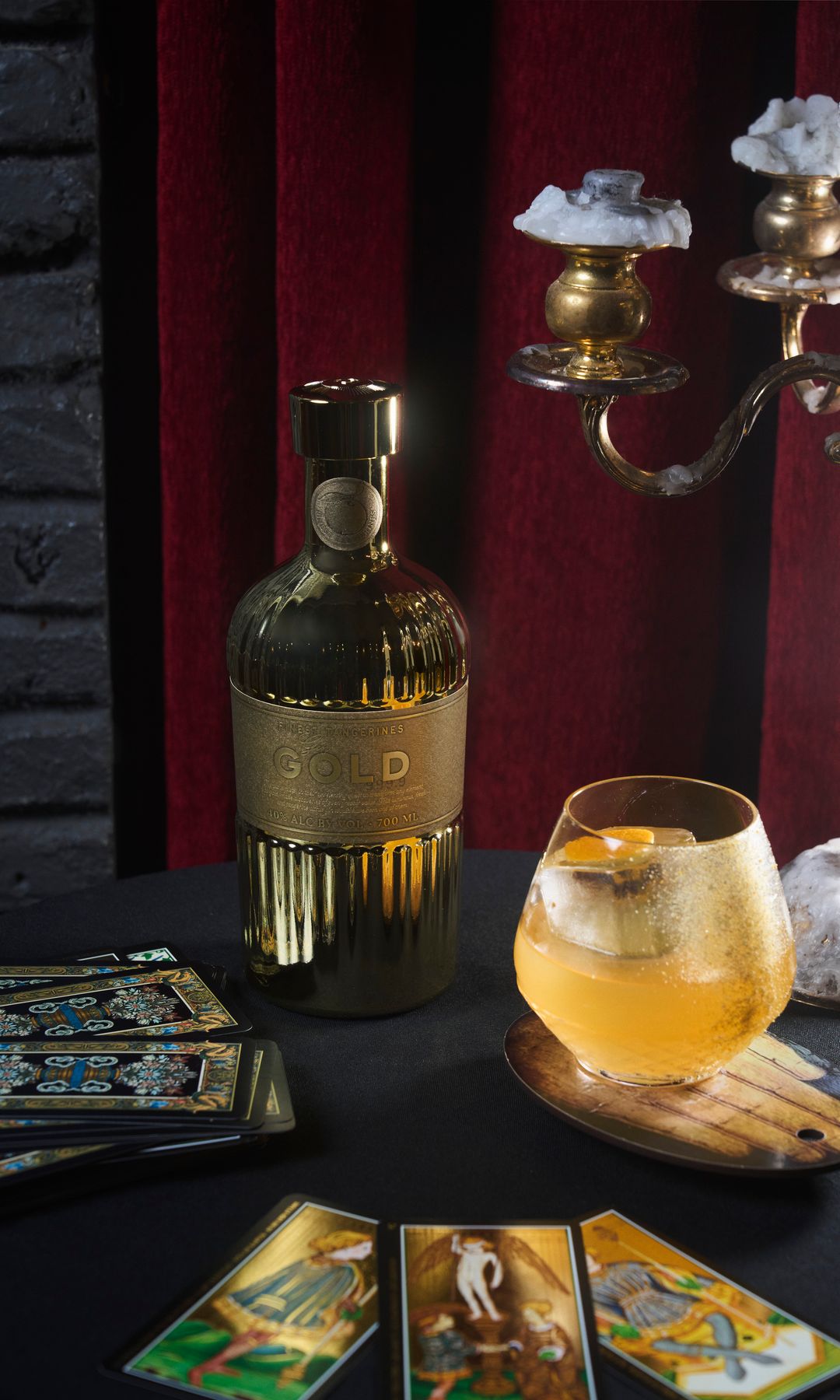 Cóctel de Gin Gold colaboración con Esotérica tarot