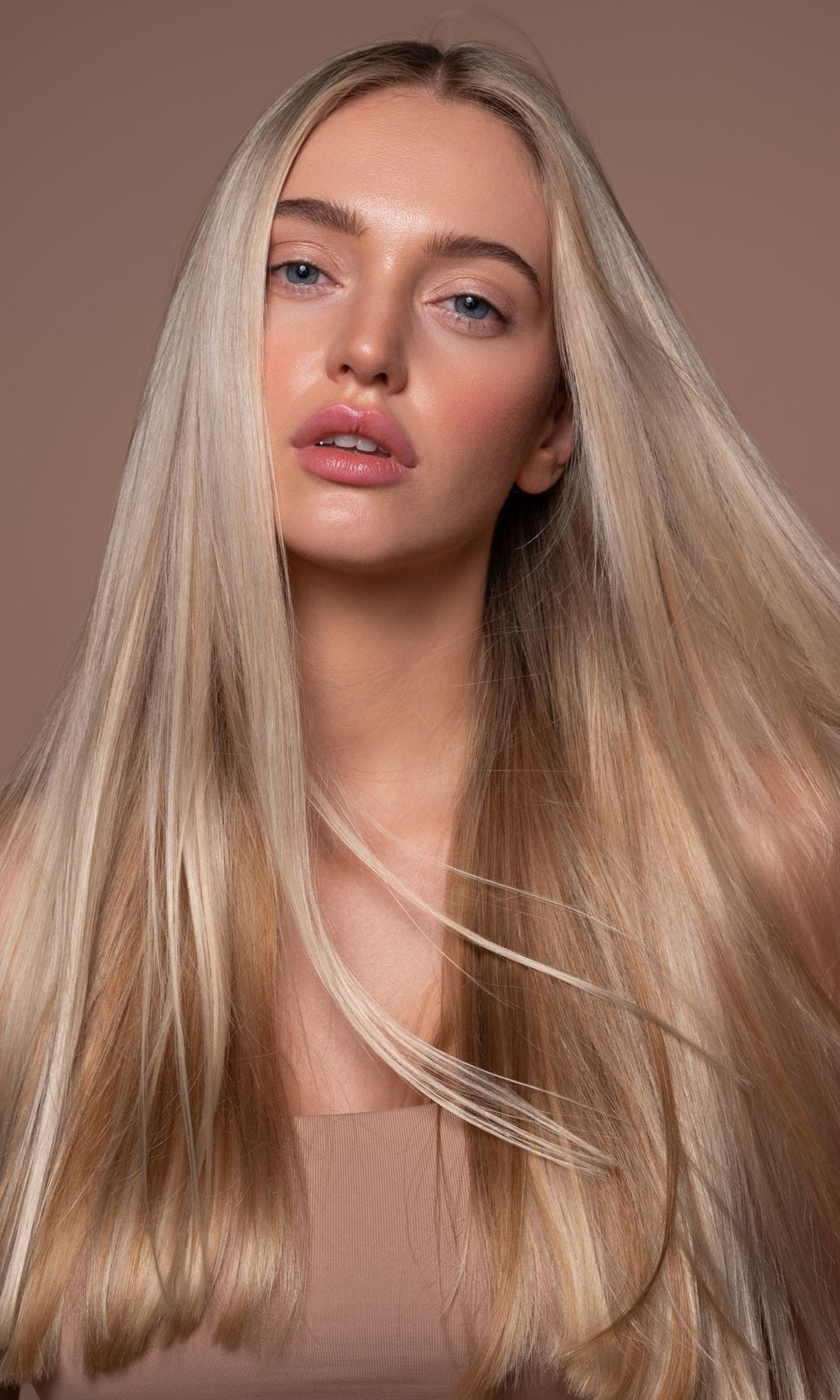 Mujer con cabello liso