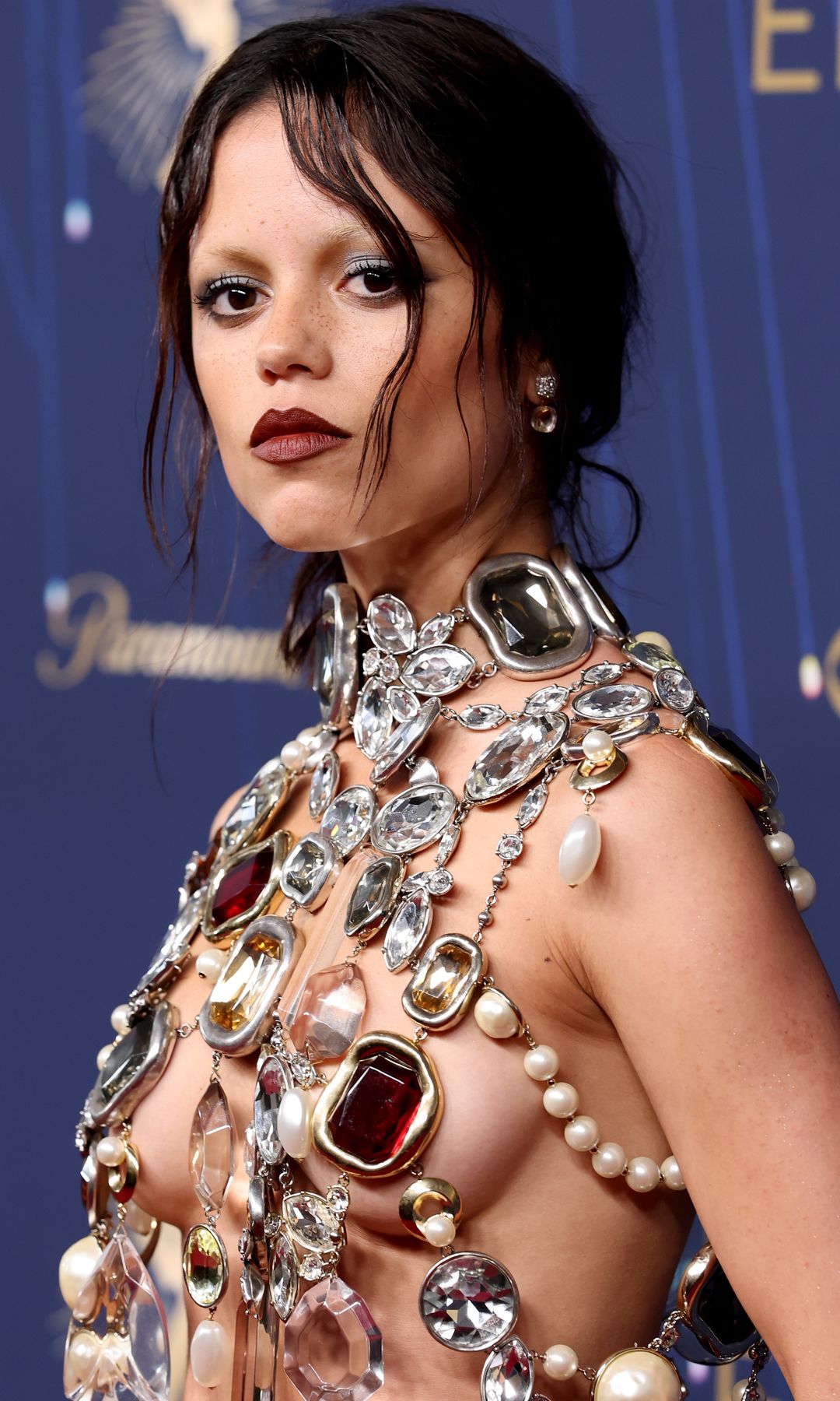 Jenna Ortega en los premios Emmy 2025