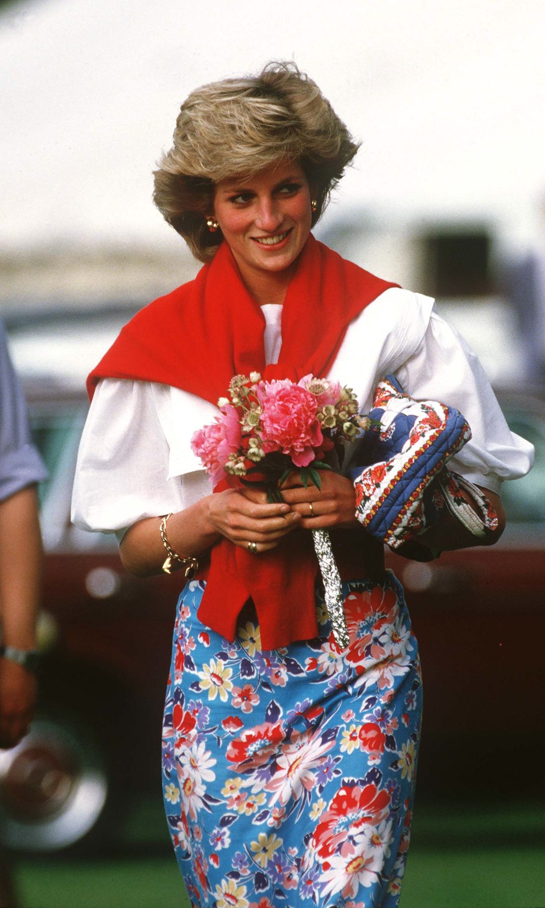 La princesa Diana con una falda floral.