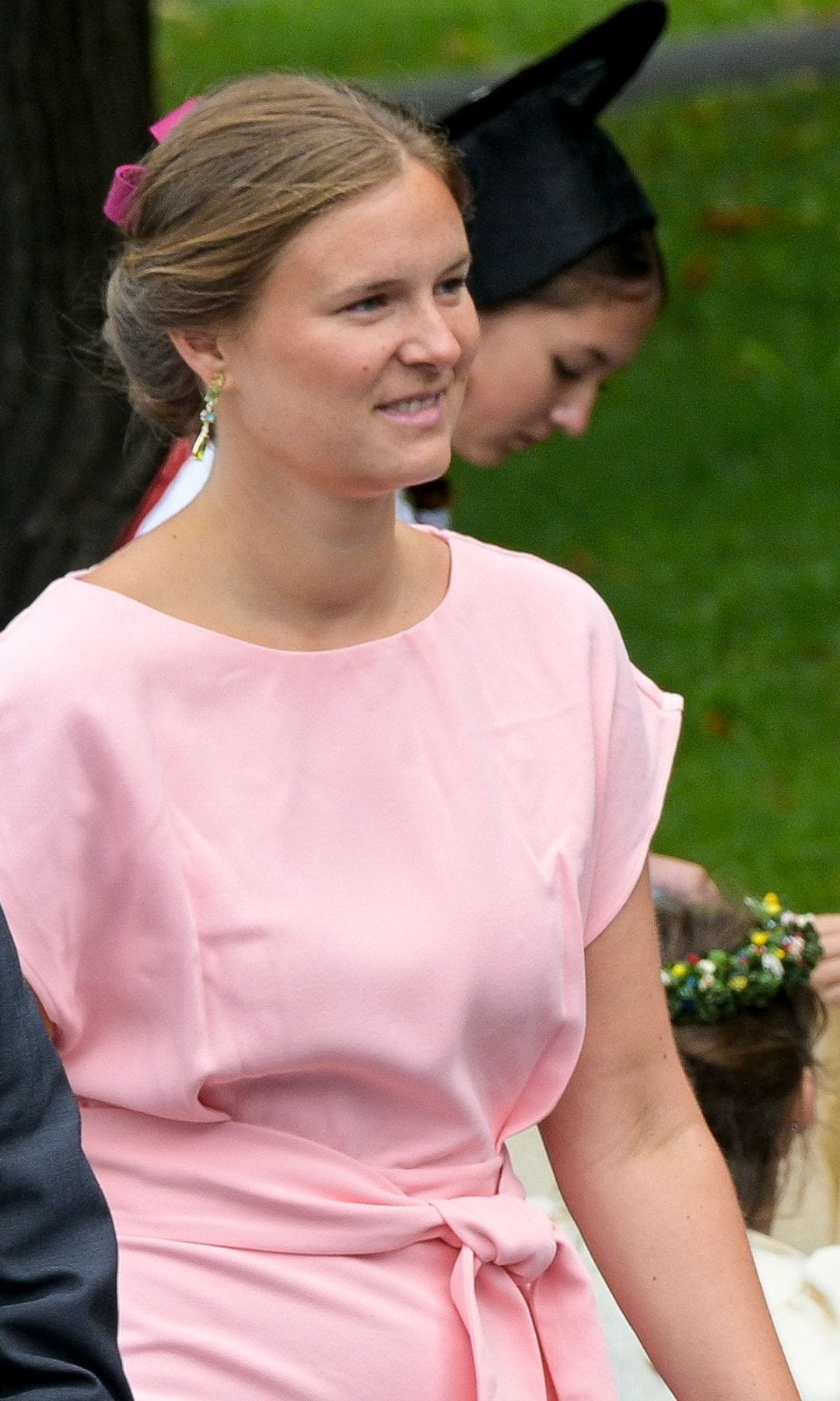 De rosa, la condesa Marie Magdalena von Wilczek, prometida de Lukas von Lattorff, hijo mayor de la princesa Tatiana de Liechtenstein 