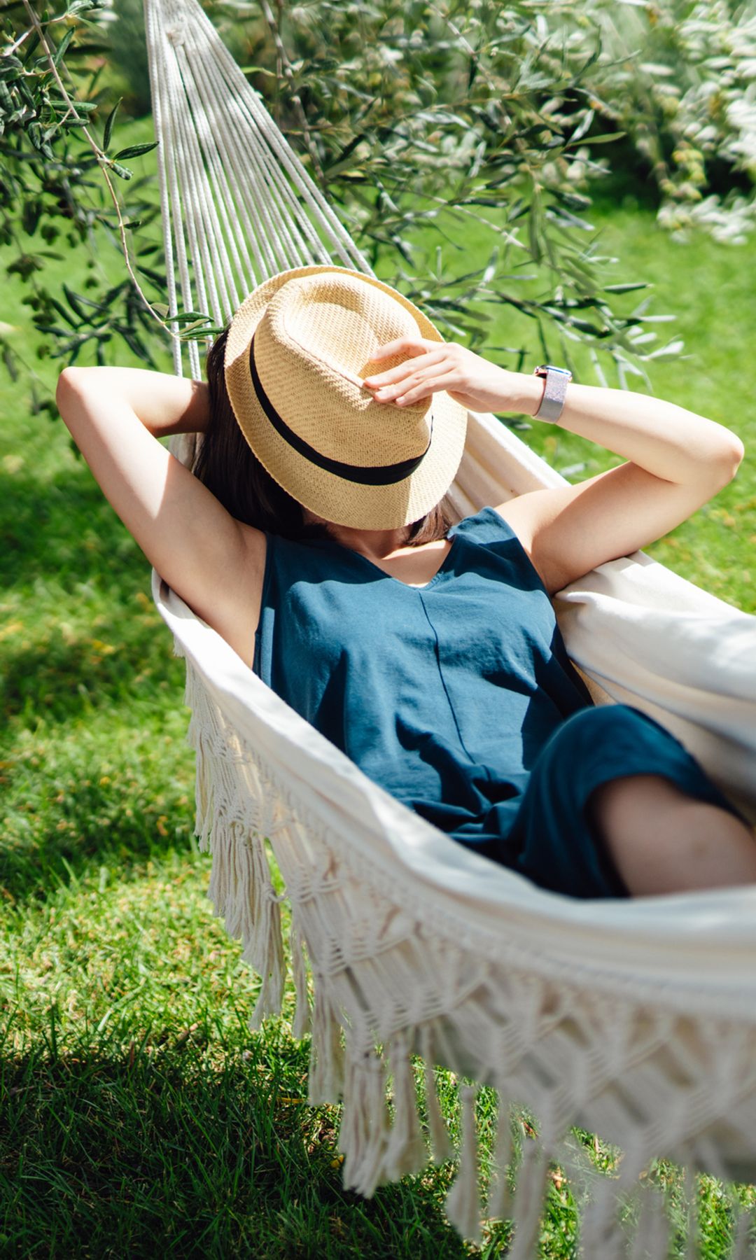 Mujer echándose la siesta