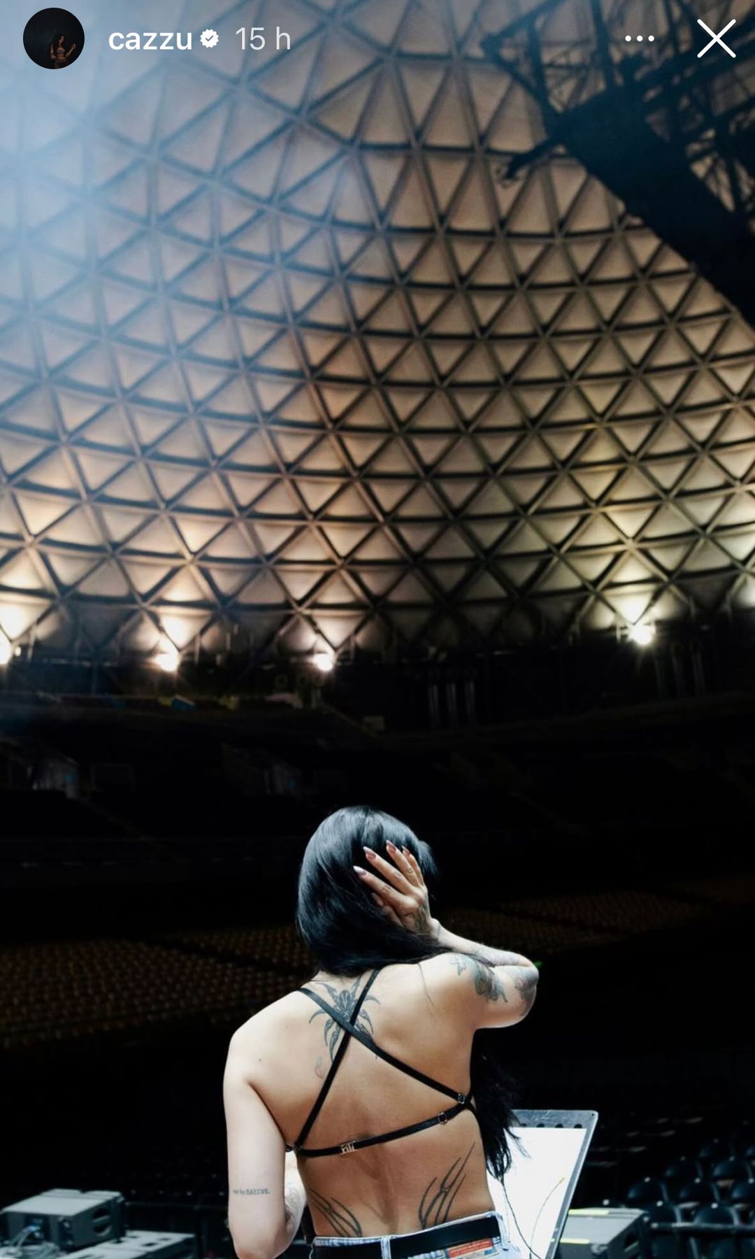 Cazzu en sus ensayos antes de su show en Chile.