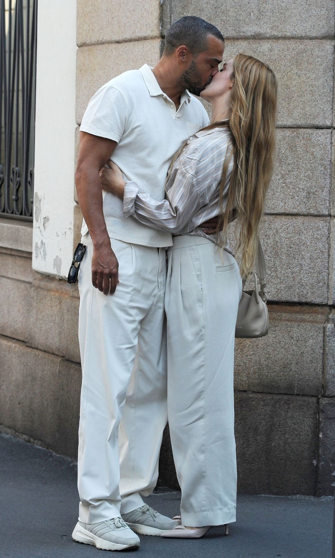 Alejandra Onieva y Jesse Williams el 4 de septiembre de 2025 en Milán, Italiaa