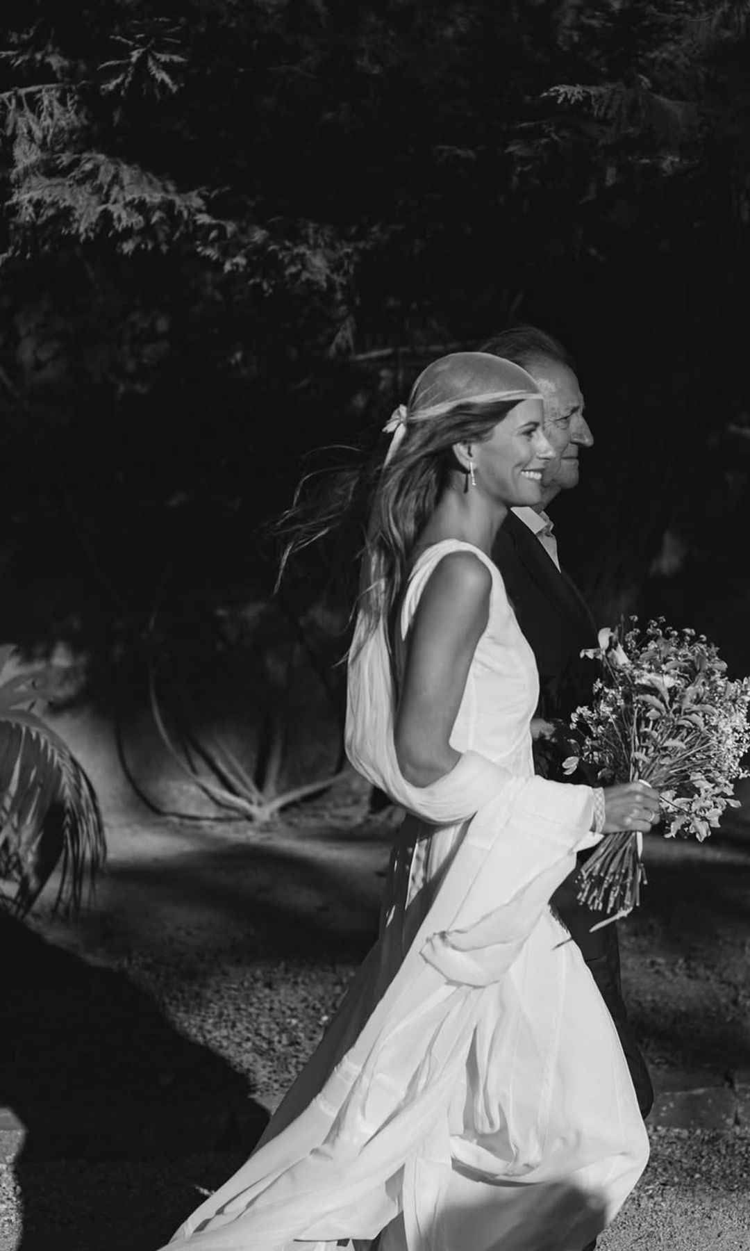 Novia con velo tipo casquete