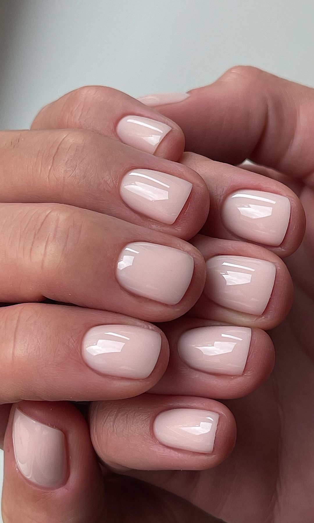Manicura rosa con brillo