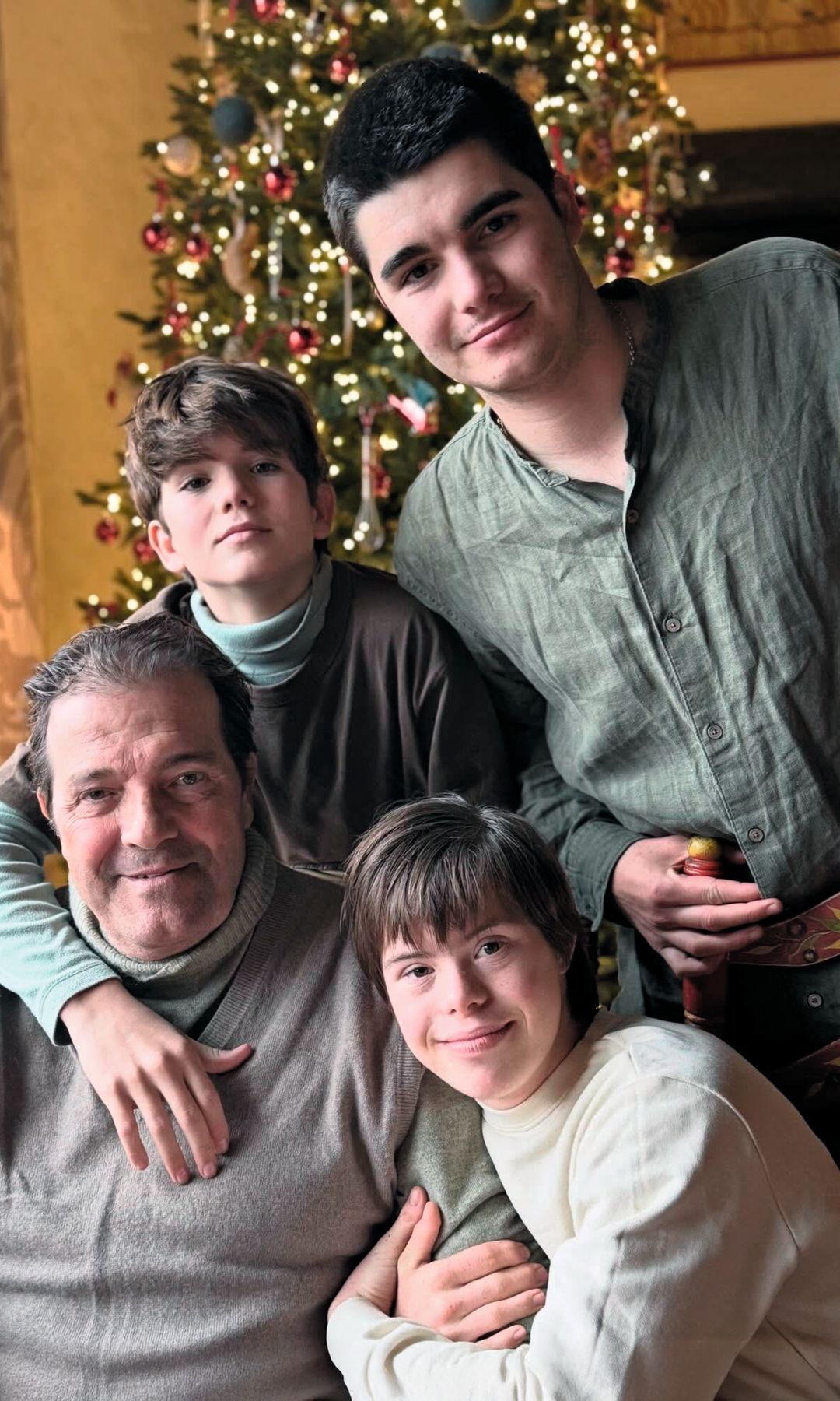 El marido de Samantha Vallejo-Nágera posando con sus hijos