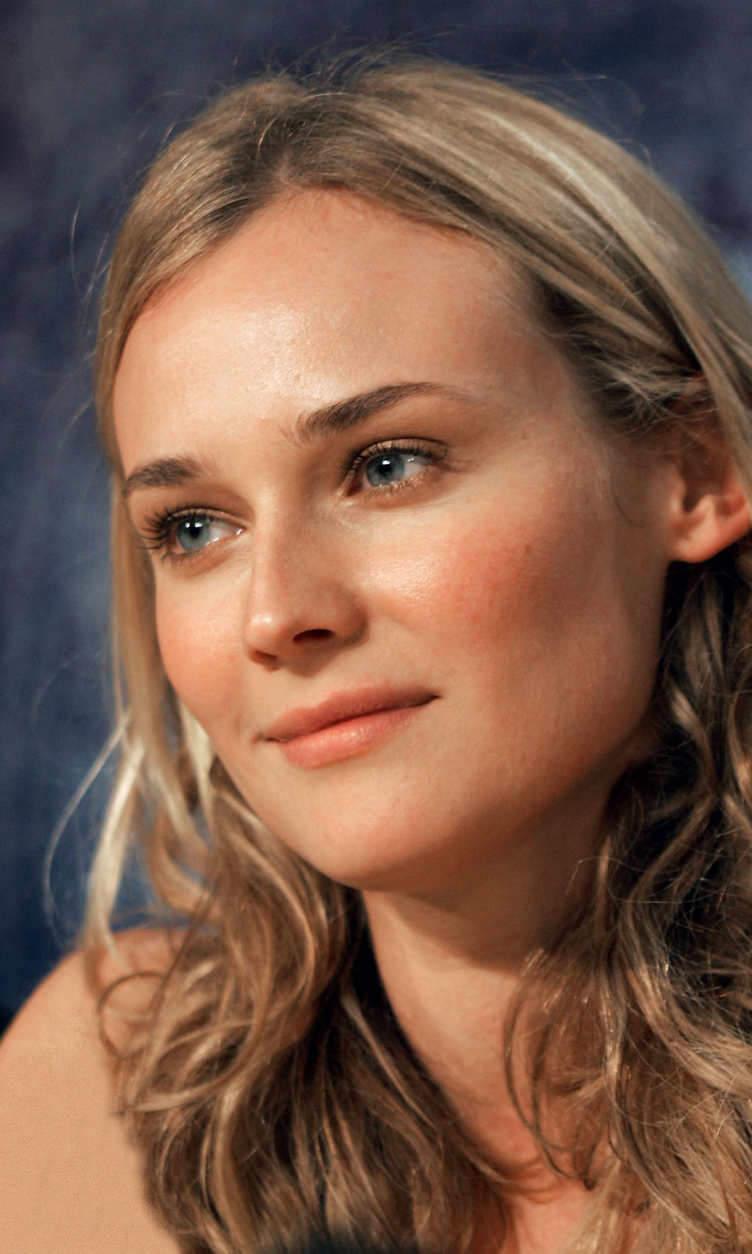 La actriz alemana Diane Kruger asiste a una rueda de prensa de la película "Troya", del director estadounidense Wolfgang Petersen, el 13 de mayo de 2004, durante la 57.ª edición del Festival de Cine de Cannes. "Troya" se proyecta fuera de concurso.