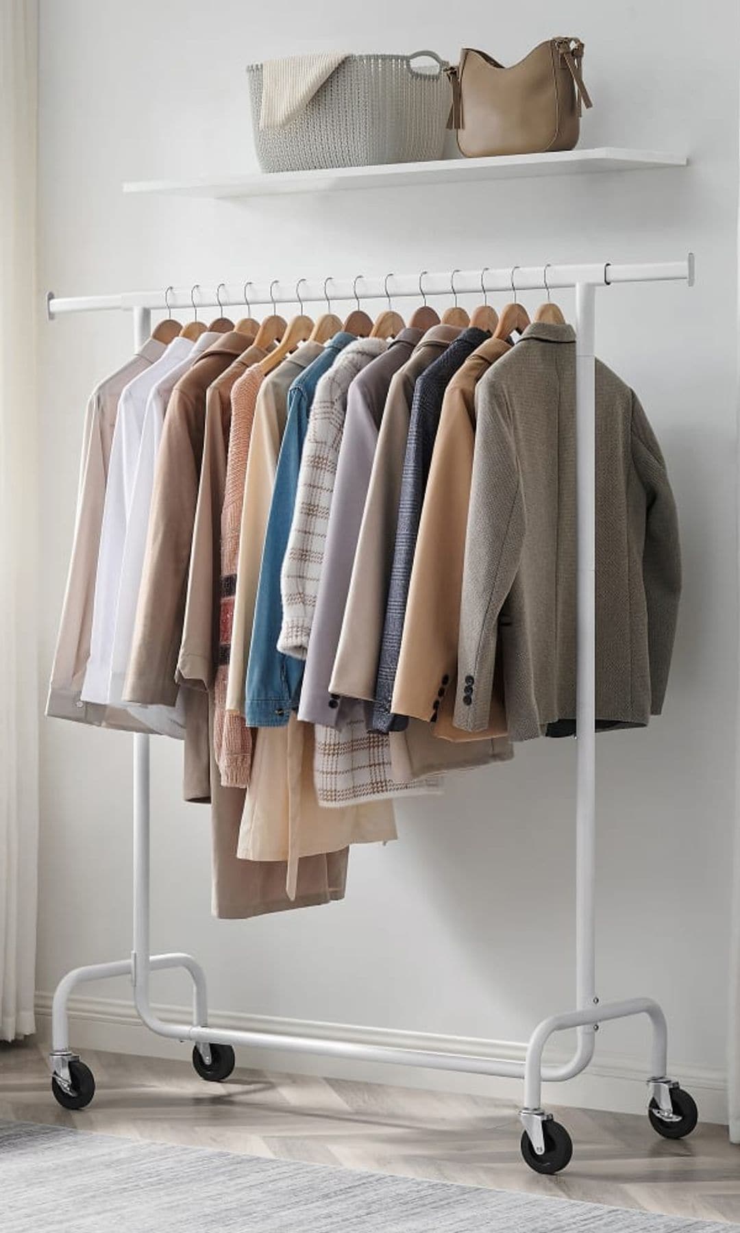 Burro de ropa blanco con ruedas, balda, consola blanca