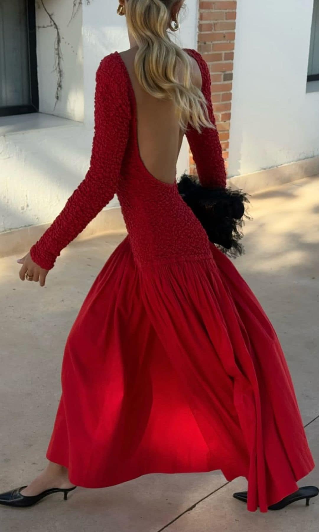 ¡HOLA! Fashion ¿Por qué no nos atrevemos a vestir de rojo?