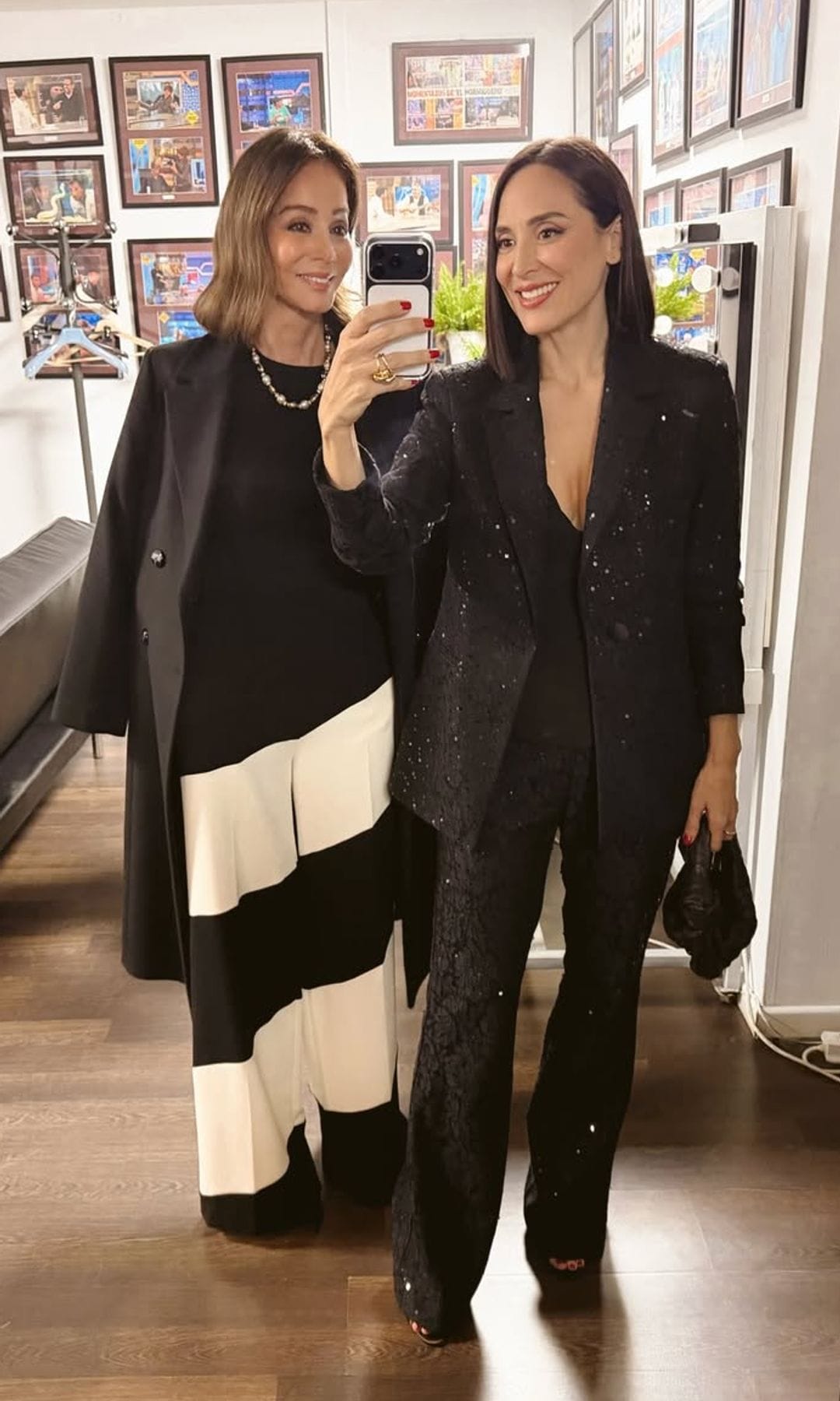 Tamara Falcó en El Hormiguero con traje de lentejuelas