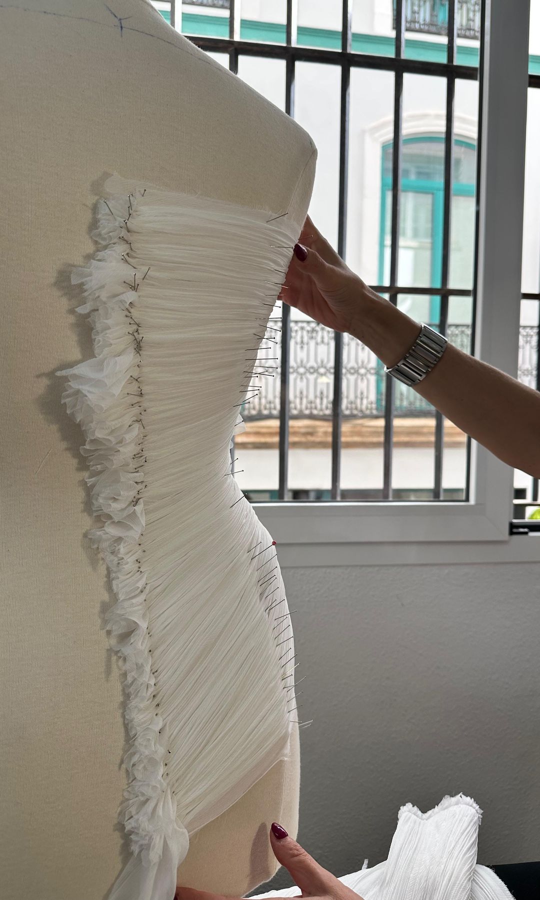 Creación del vestido de novia de Blanca Llandres