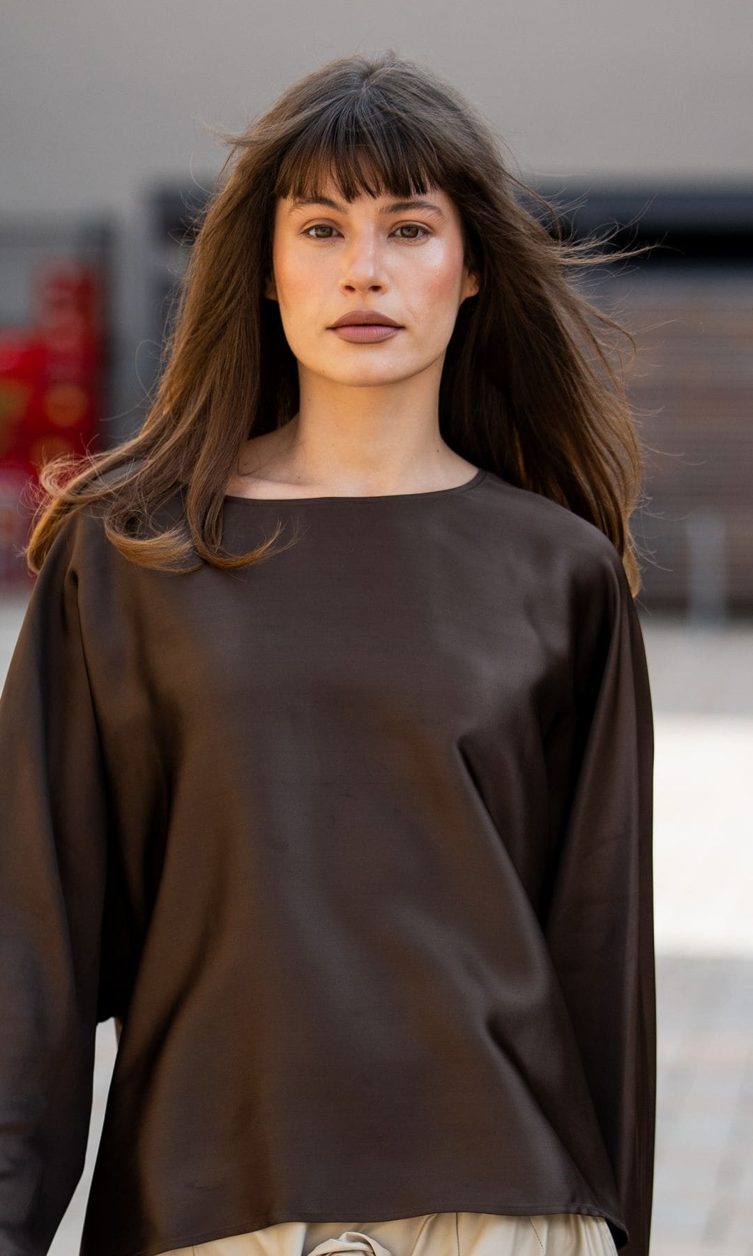  Mujer cabello largo y flequillo