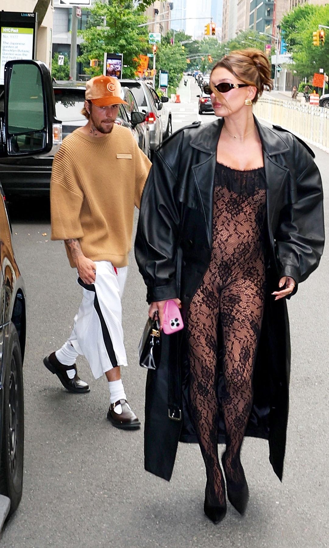 HOLA+4170 Hailey Bieber