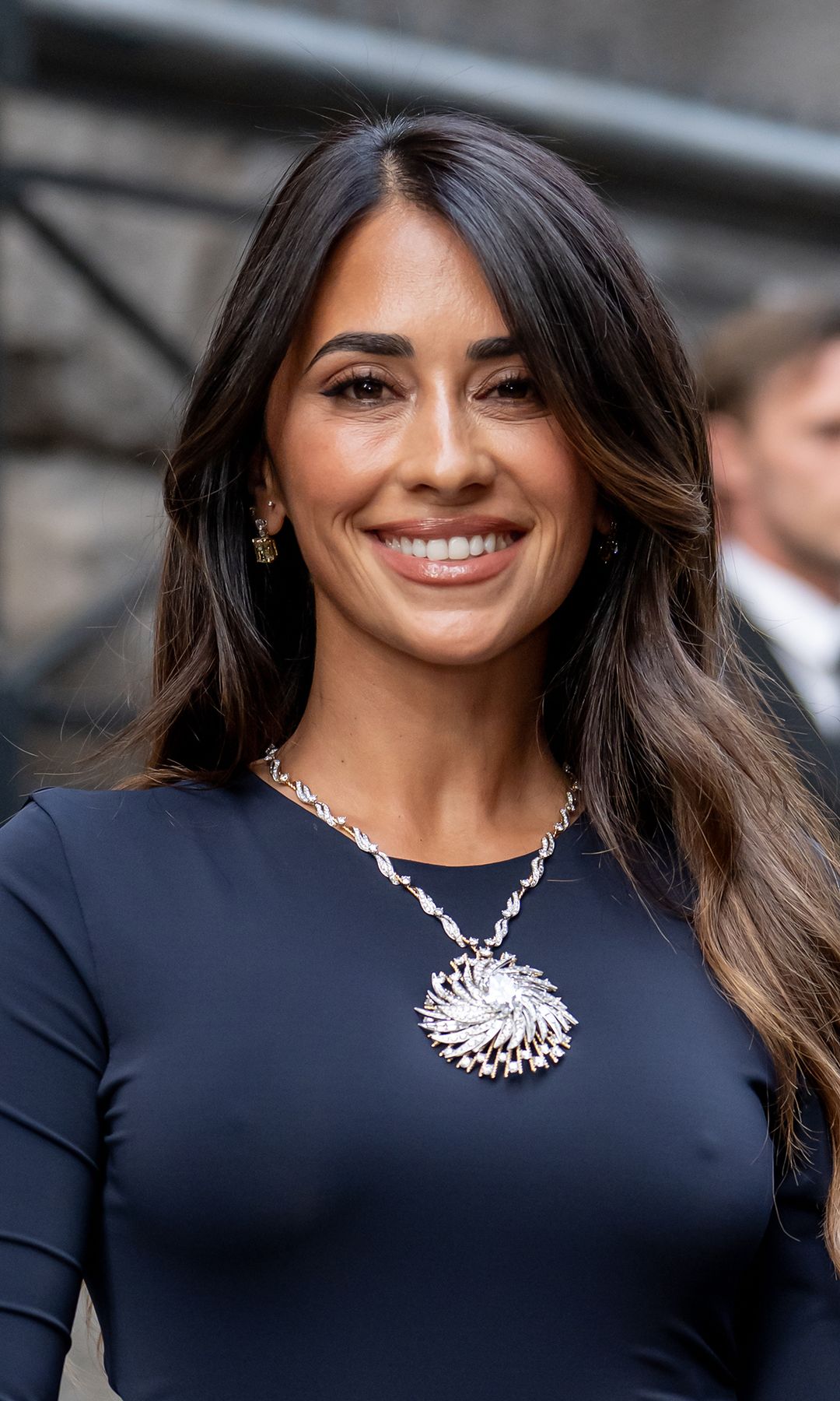Antonela Roccuzzo revive el peinado más glamuroso de los años 40 para deslumbrar a los 35+