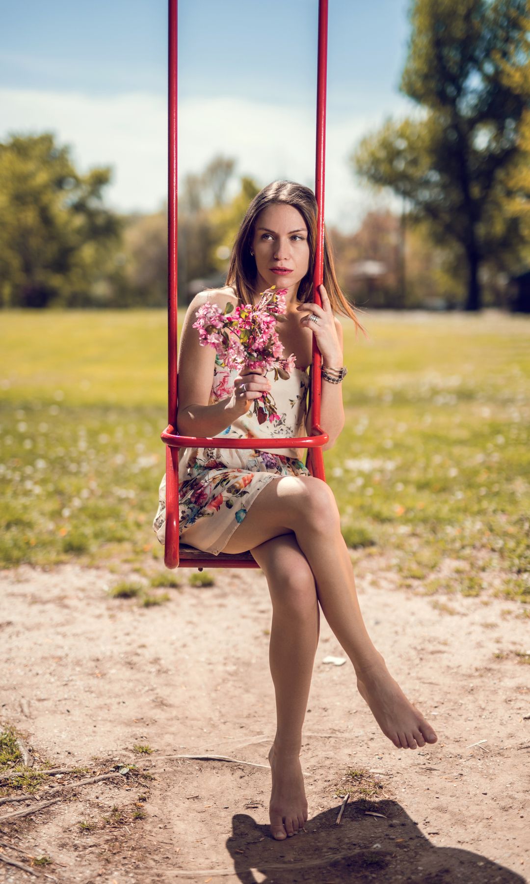 Mujer en un columpio 