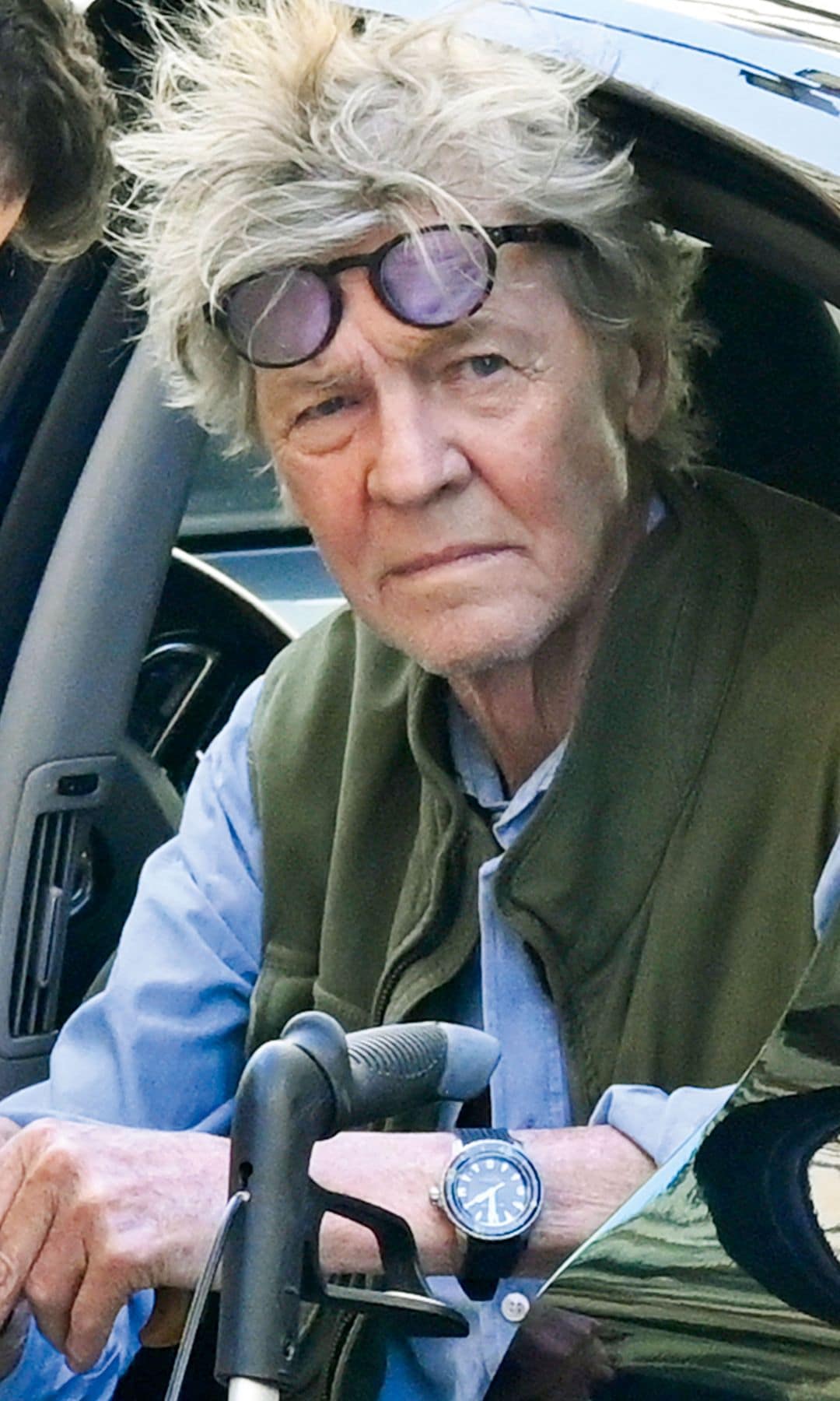 Ernesto de Hannover saliendo de un coche