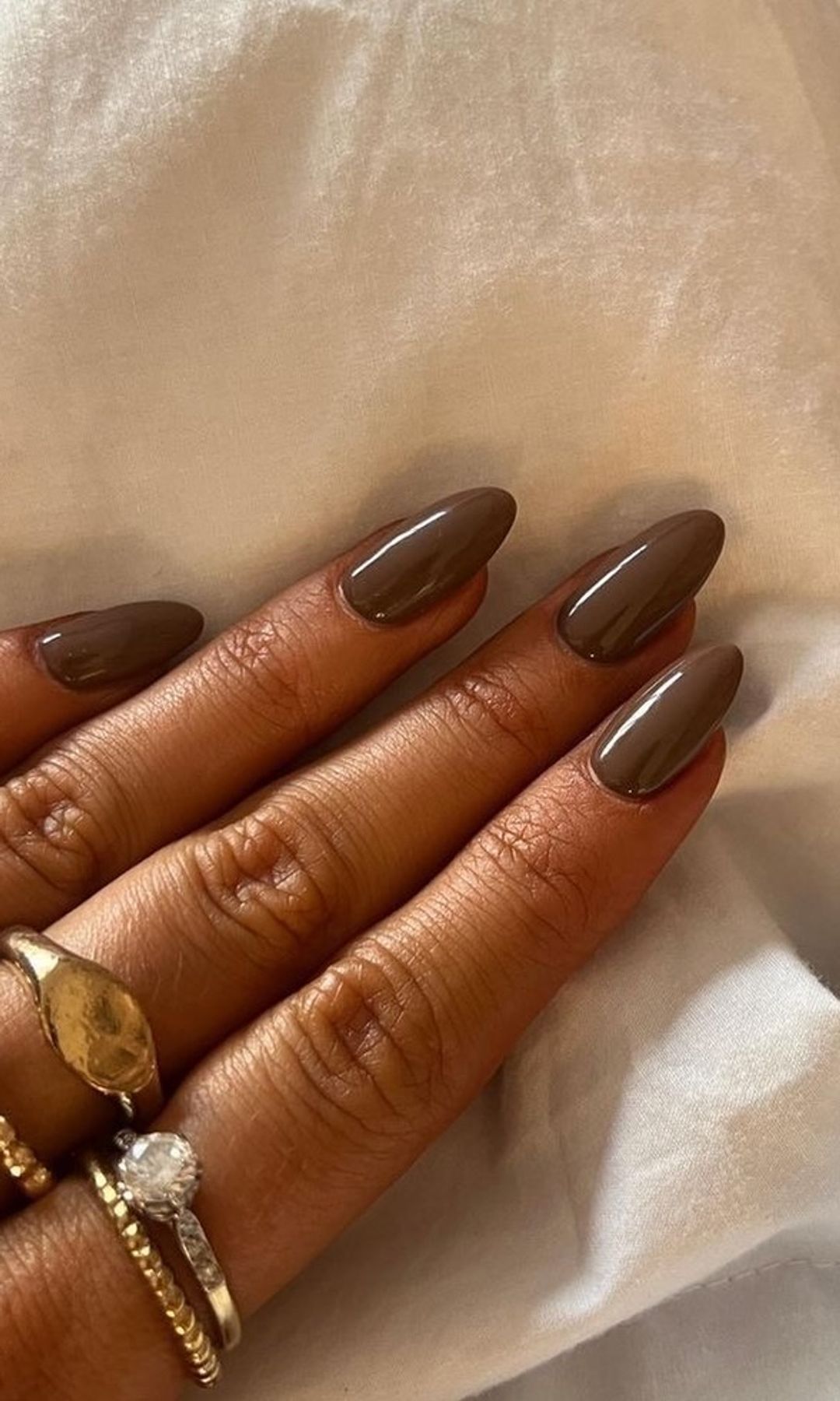 Manicura en marrón chocolate