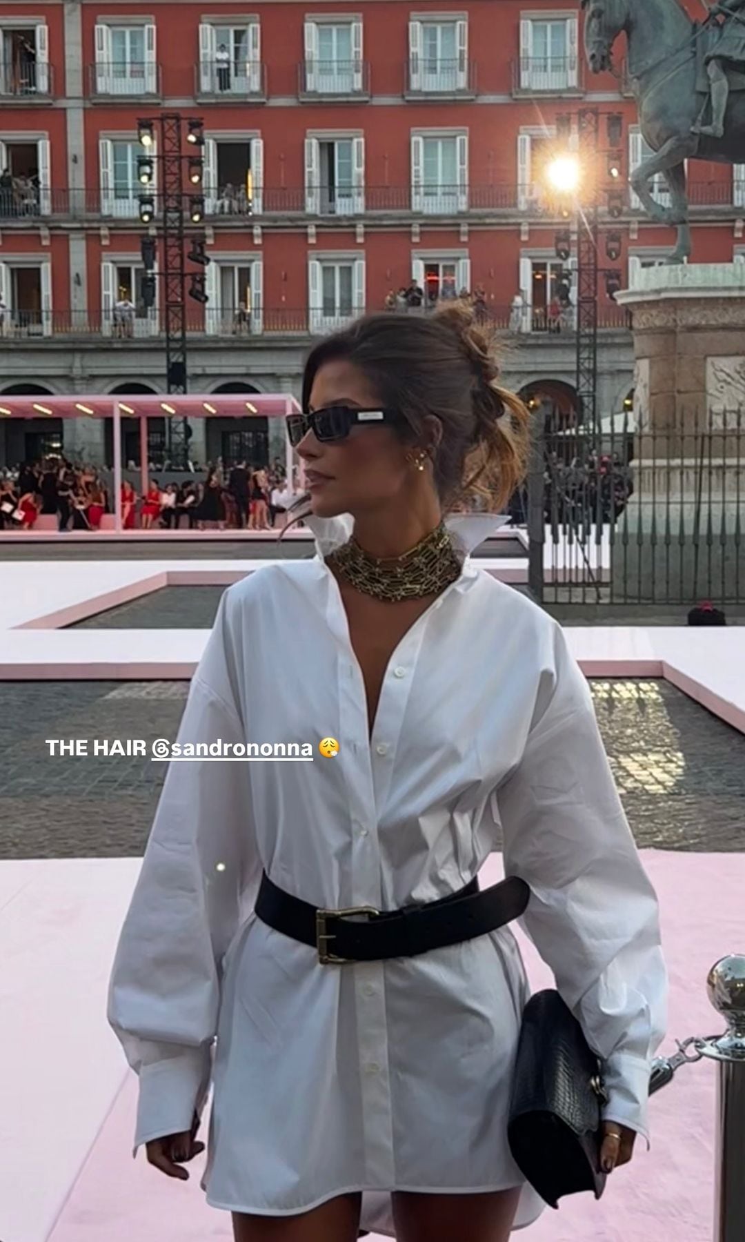 María Martín en el desfile de Carolina Herrera en la Plaza Mayor de Madrid