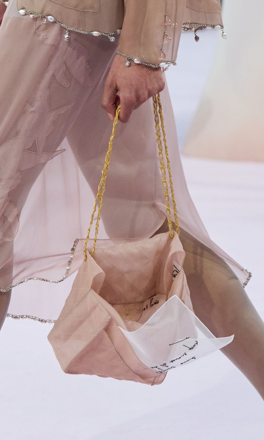 Carta de amor bordada.