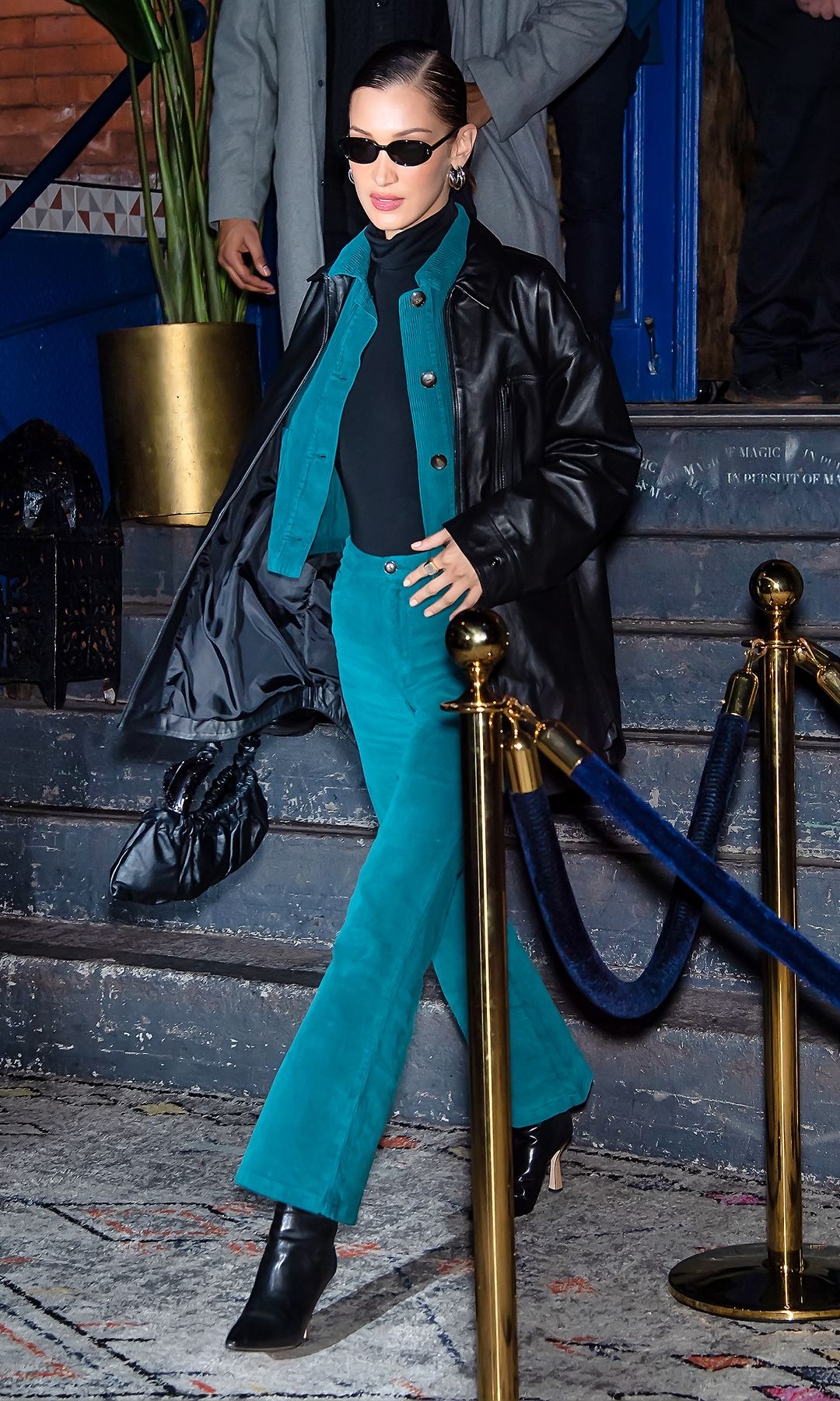 Bella Hadid a su salida de la fiesta de lanzamiento de La Detresse L.A. Stress, celebrada en Gospel NYC, en Nueva York, el 8 de febrero de 2020.
