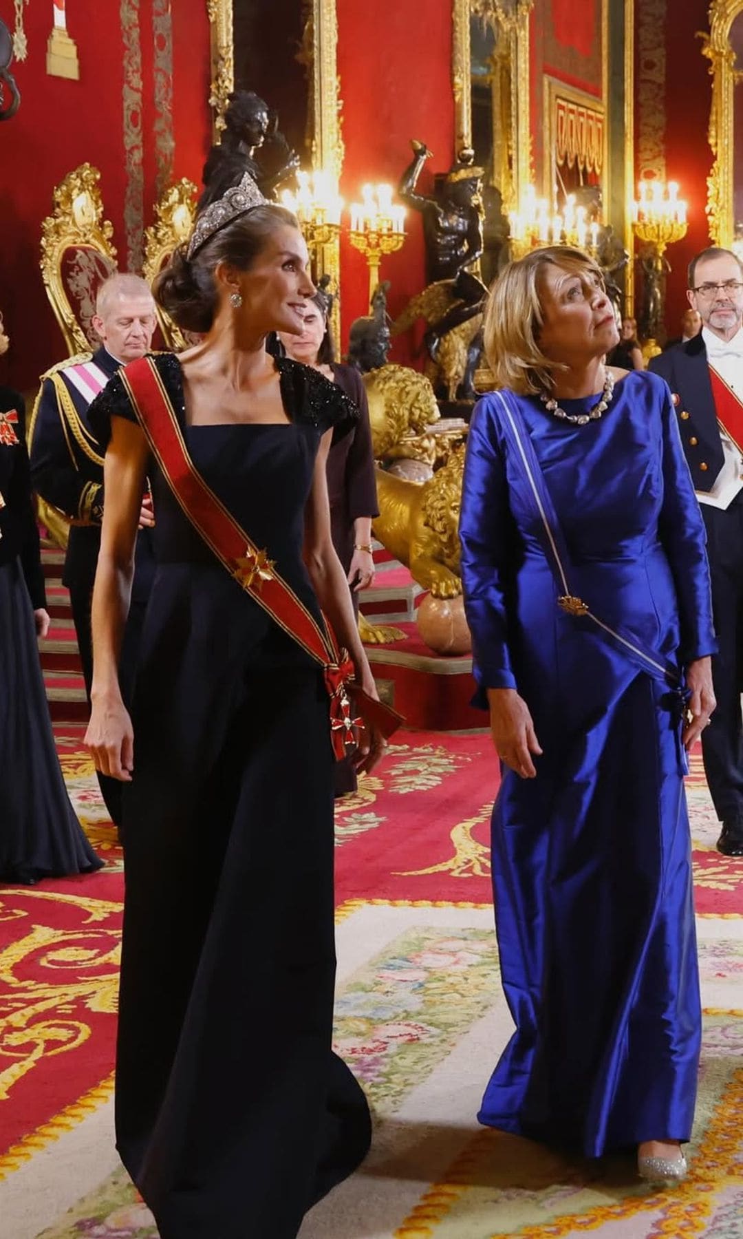 La reina Letizia con la primera dama alemana en la cena de gala en el Palacio Real