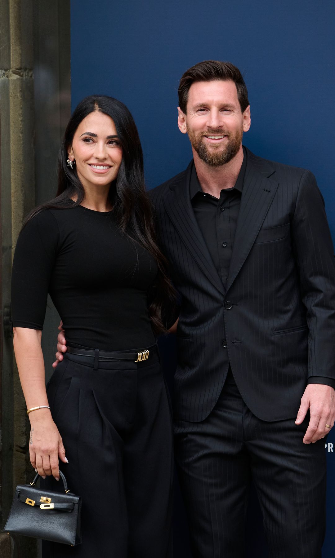 Antonela Roccuzzo, el gran apoyo de Messi durante la gala: analizamos sus 3 looks en Oviedo