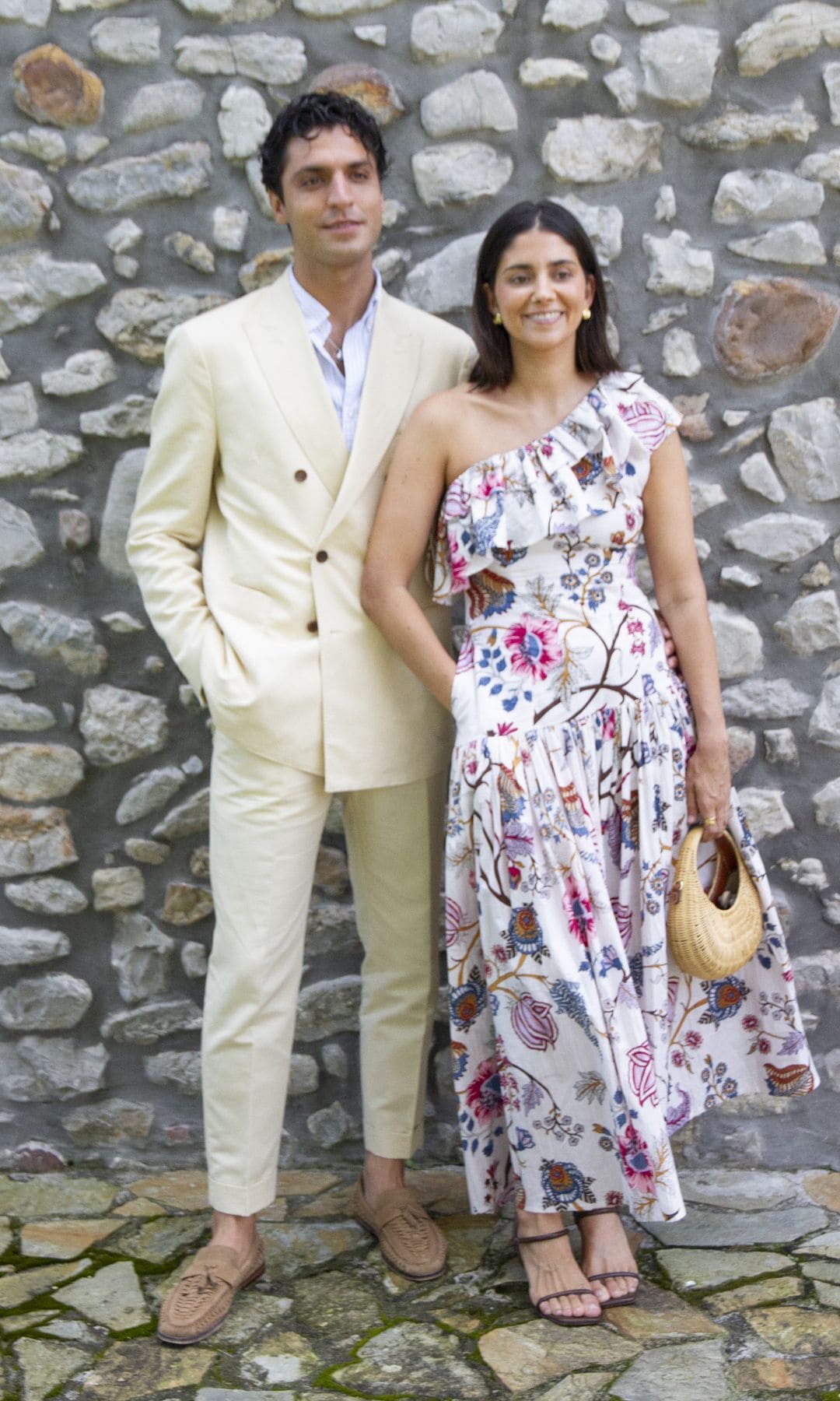 María G de Jaime y Tomás Páramo en el bautizo de las mellizas de Marta Pombo