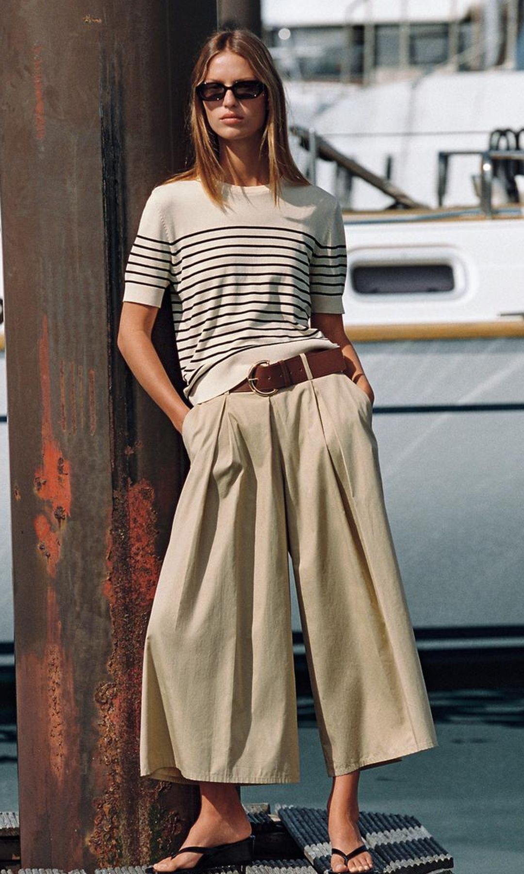 Estos pantalones ligeros te resolverán todos tus looks de oficina durante la ola de calor