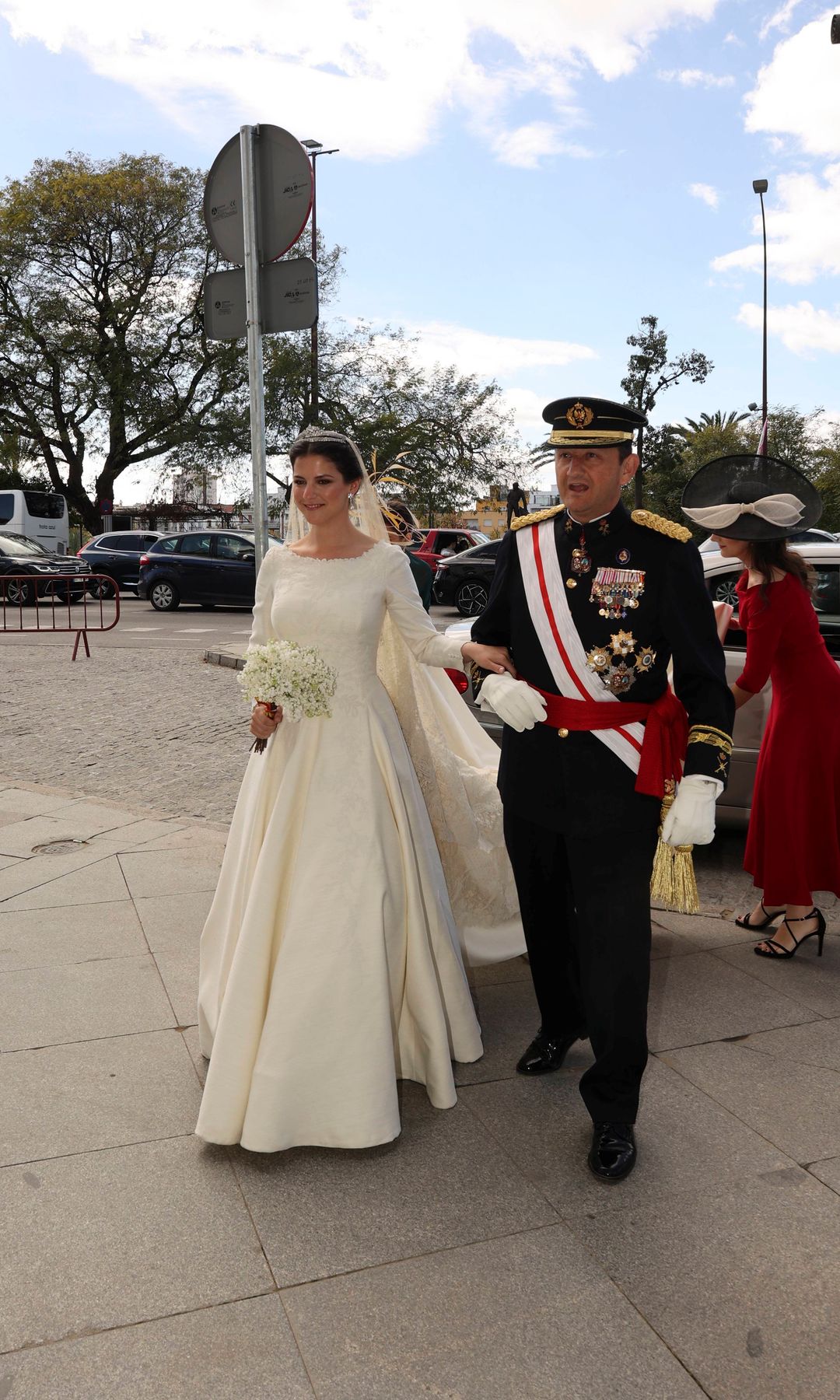La novia llegando a la Maestranza, en cuya capilla se casó