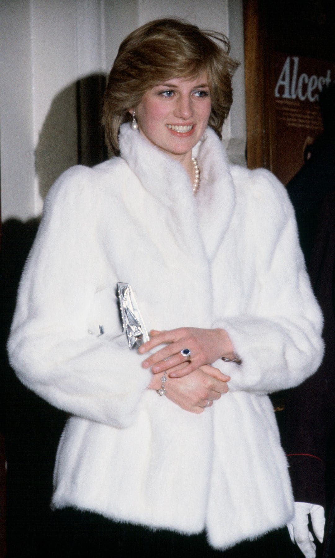 ¡HOLA! FASHION 5 looks navideños de Diana de Gales