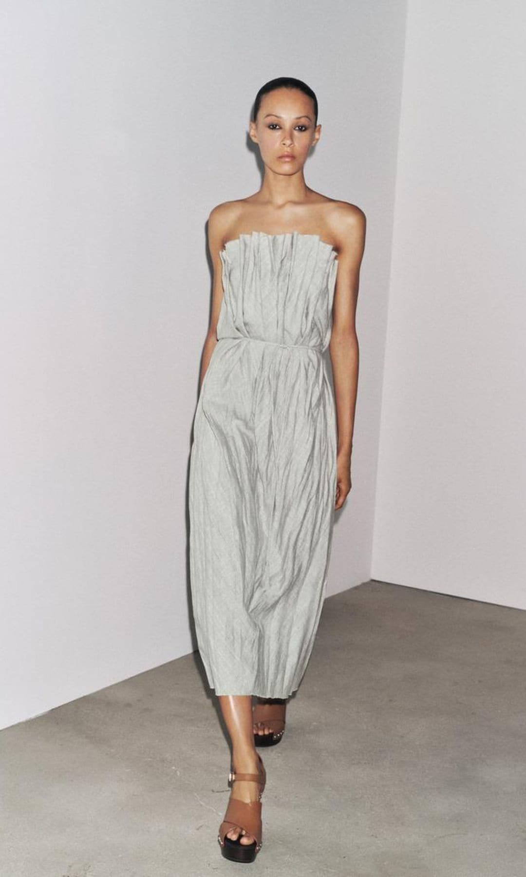 vestido plisado de lino