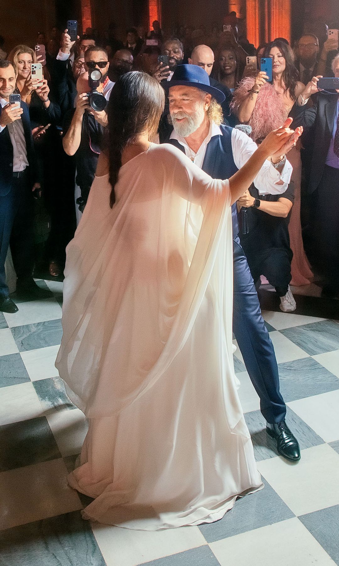 Giulia Sagliocco bailando con su padre, Pino