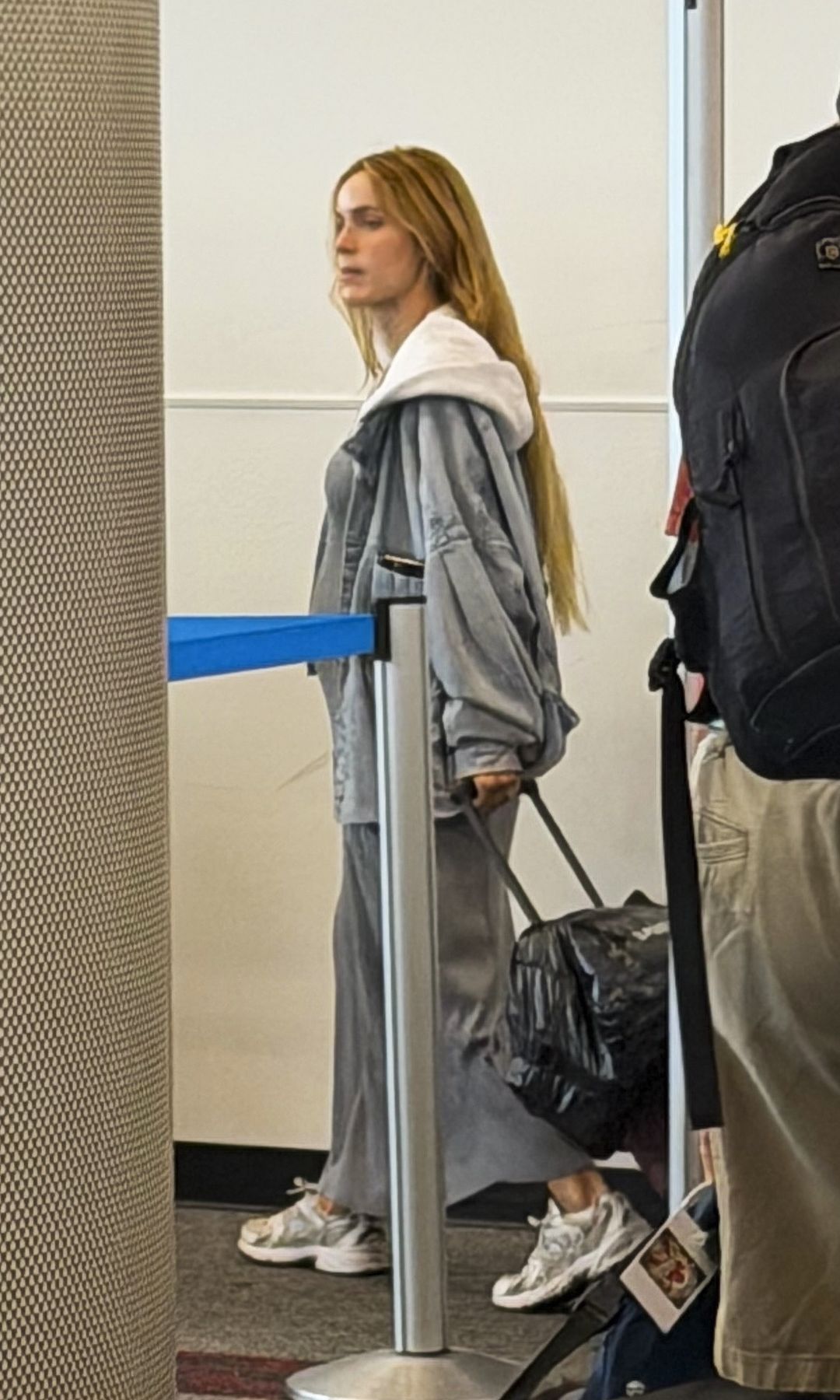 Alejandra Onieva llegando al aeropuerto de Los Ángeles