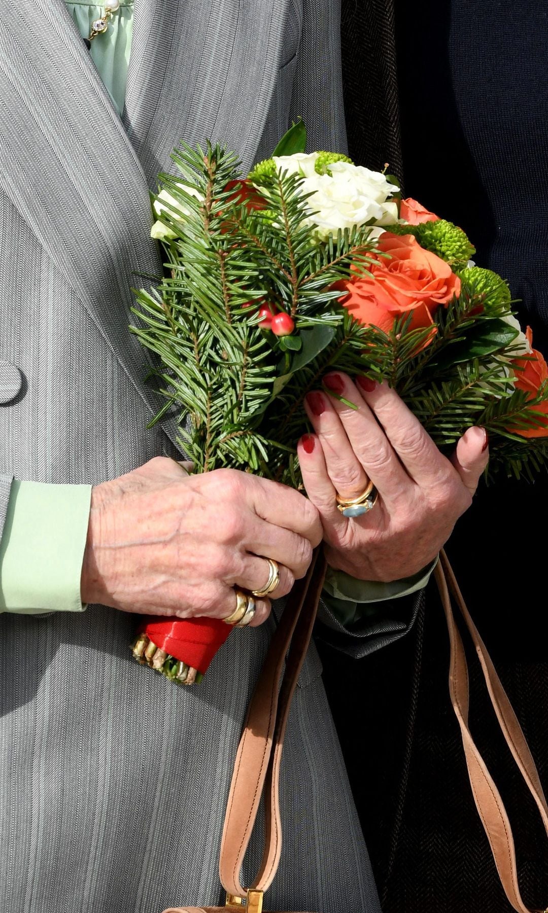 La manicura roja de Carolina de Monaco