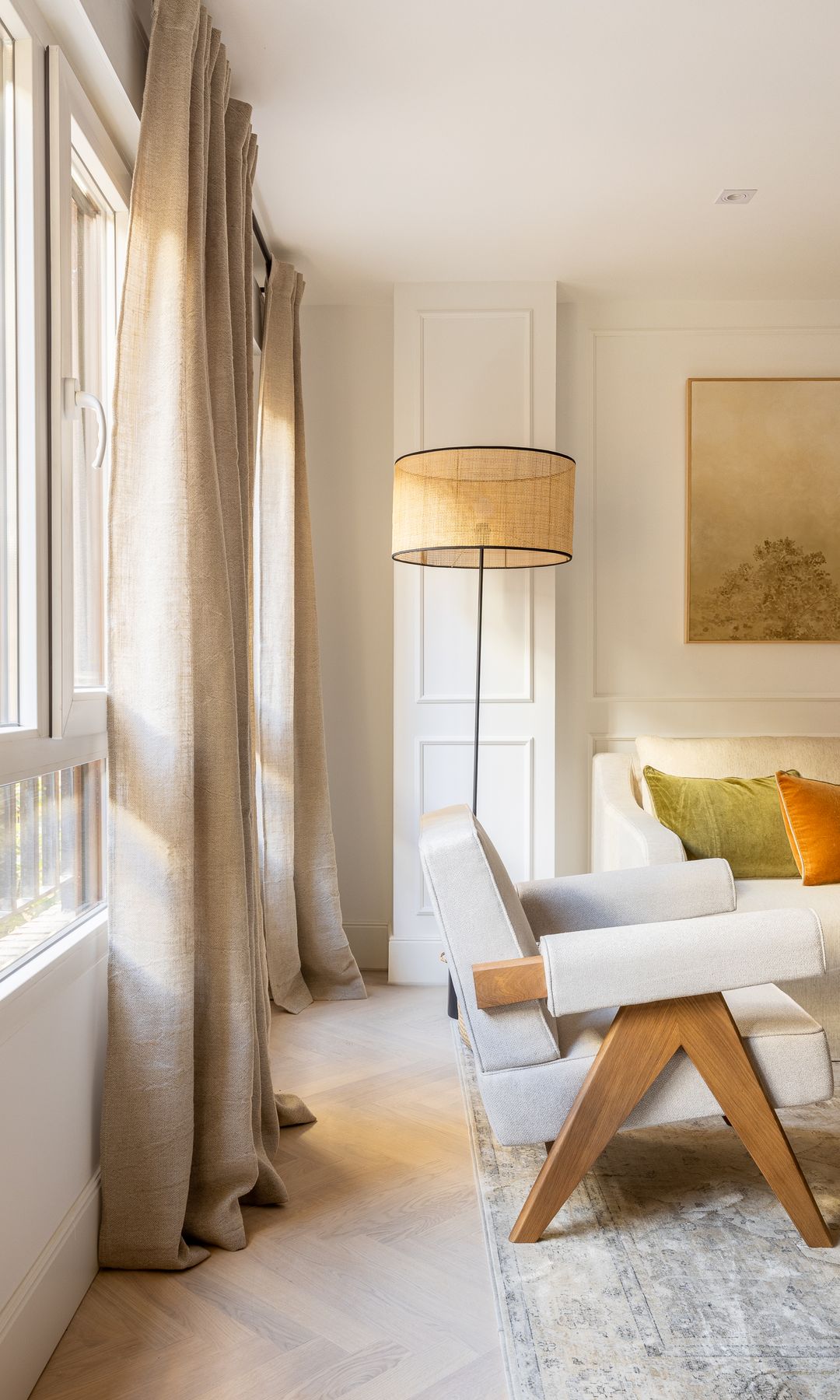 Salón con cortinas de Arte Home