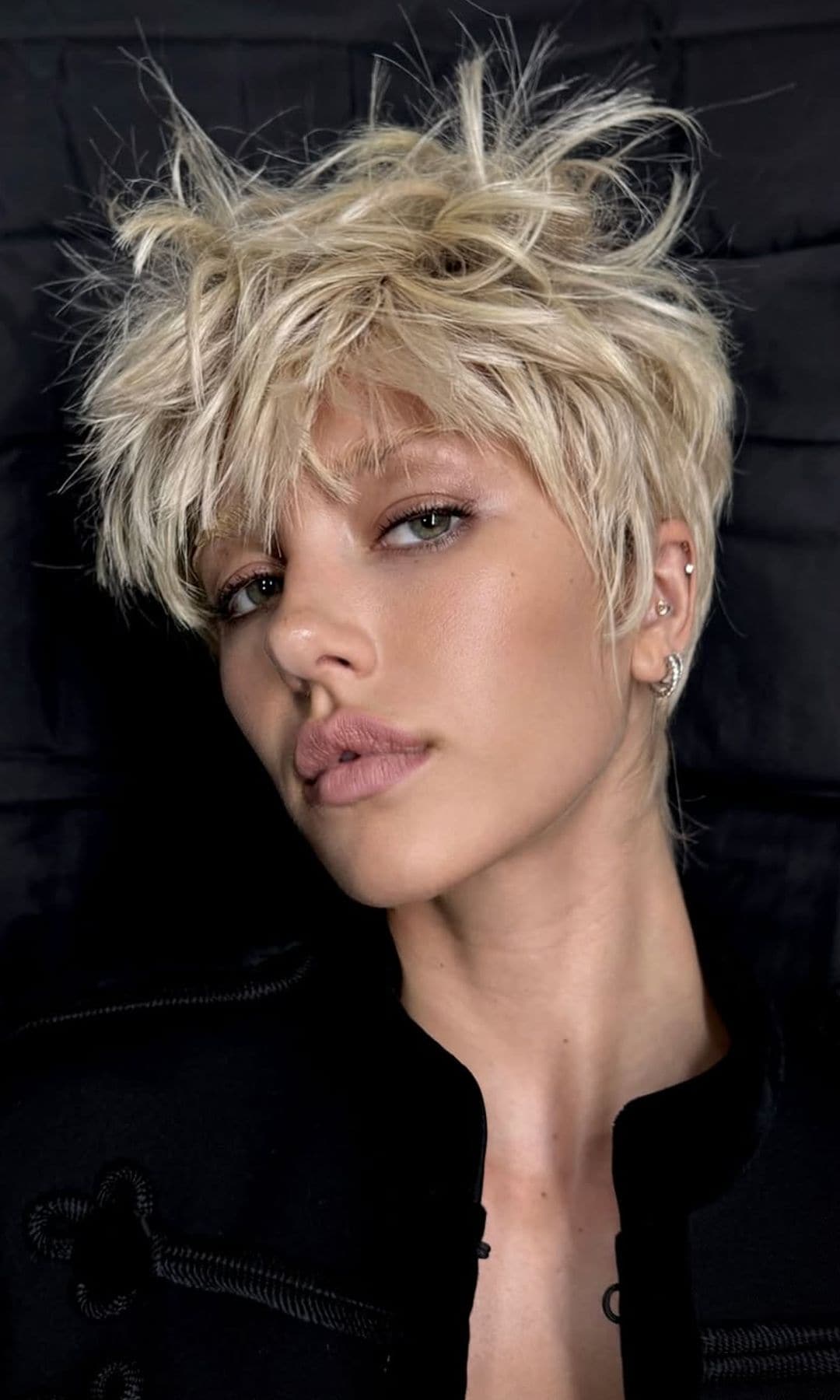 Mujer con pelo corto