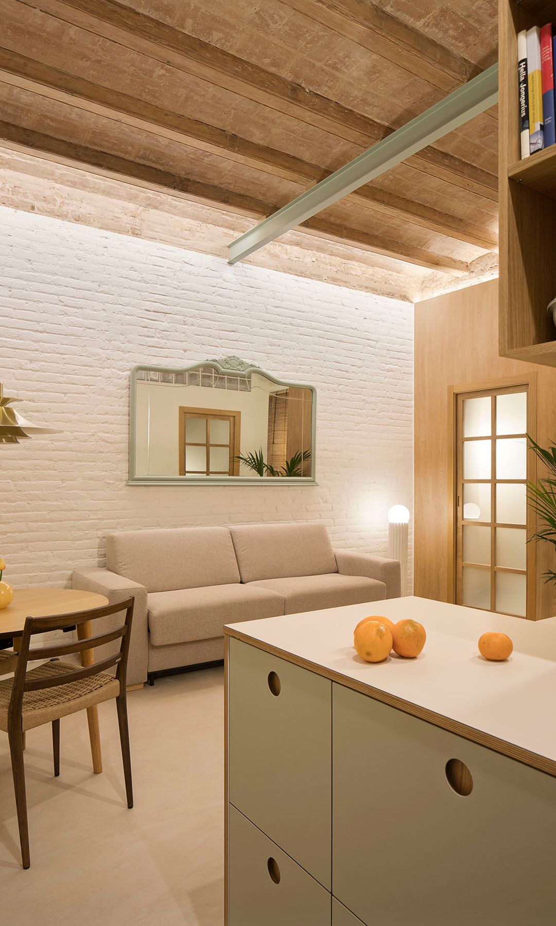 Salón-comedor en un mini apartamento