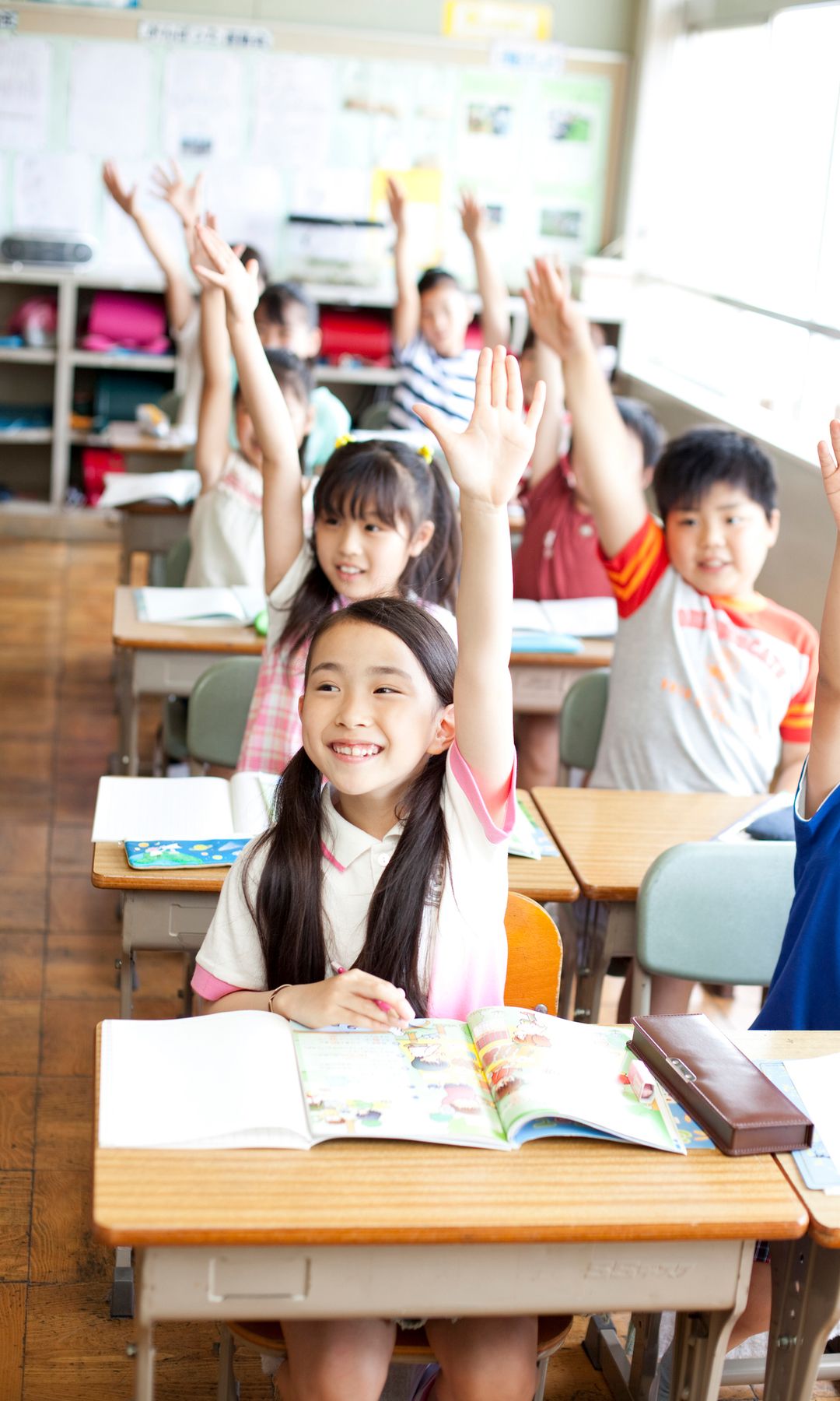 Niños asiáticos en clase